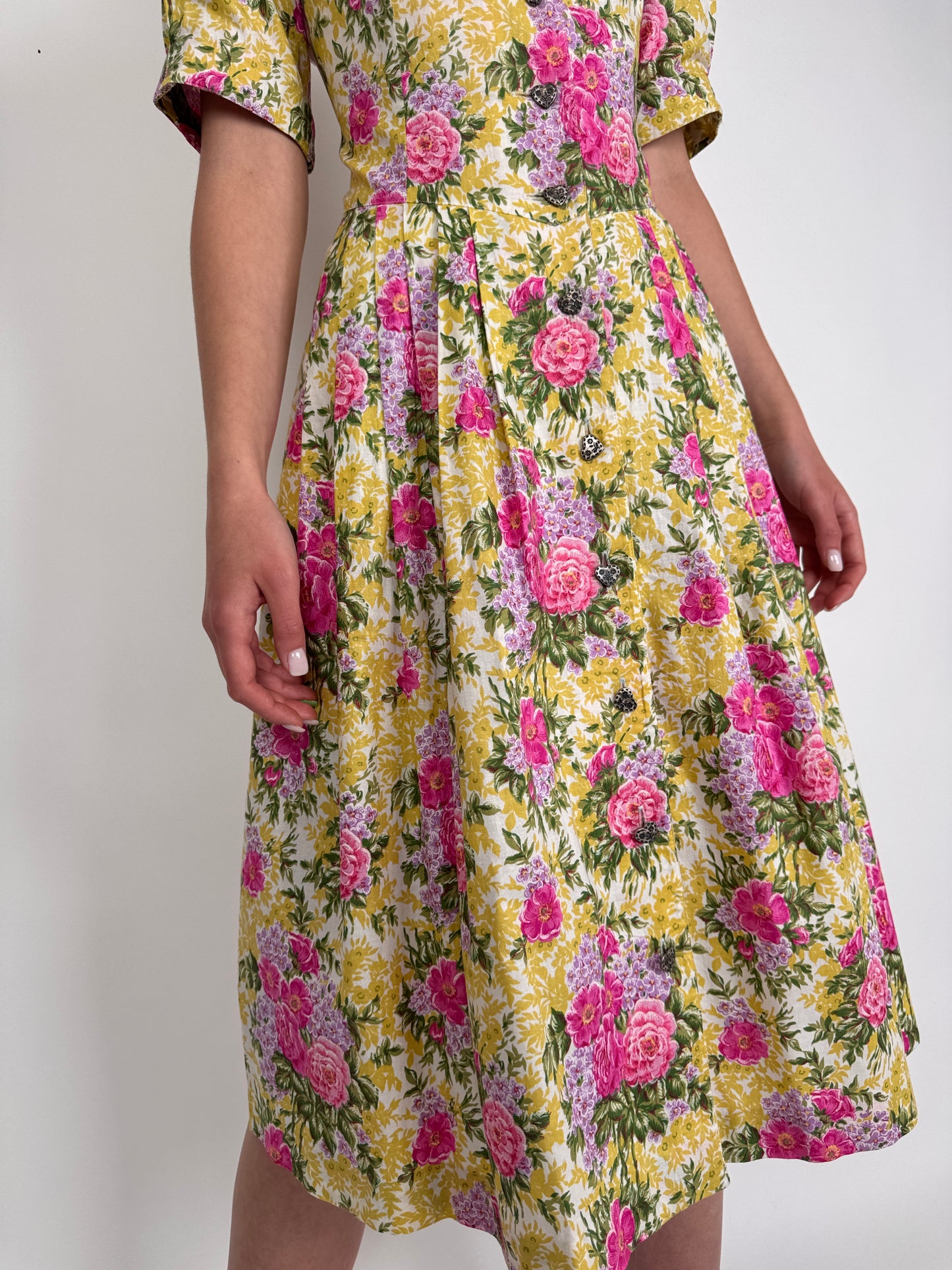 Rochie vintage cu print floral superb și talie marcată