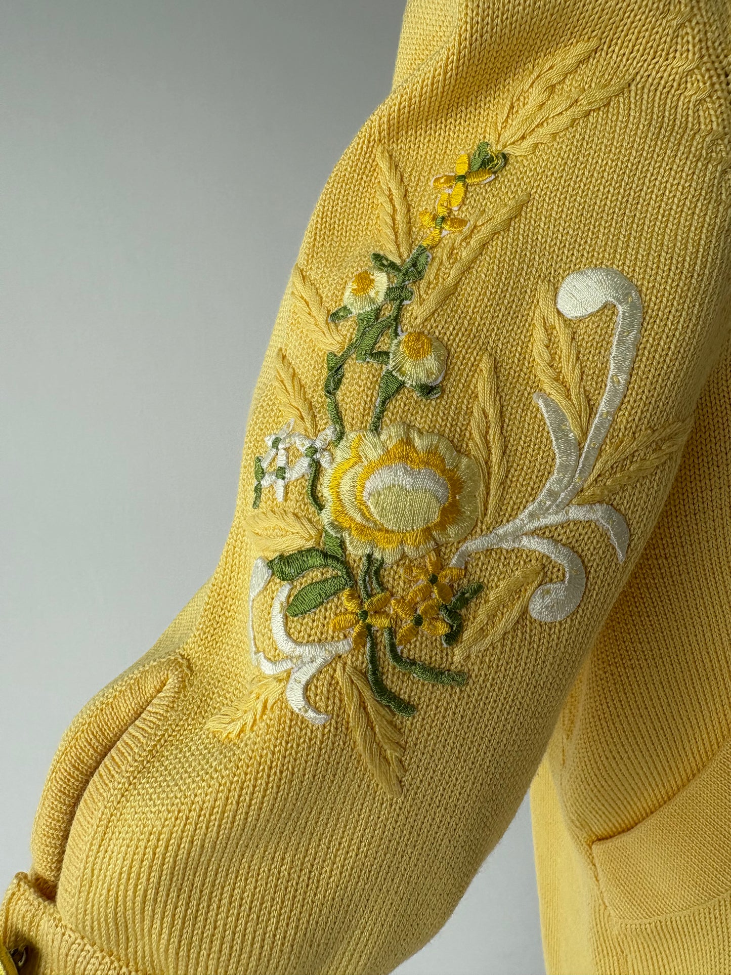 Top vintage italian cu broderie manuală excepțională