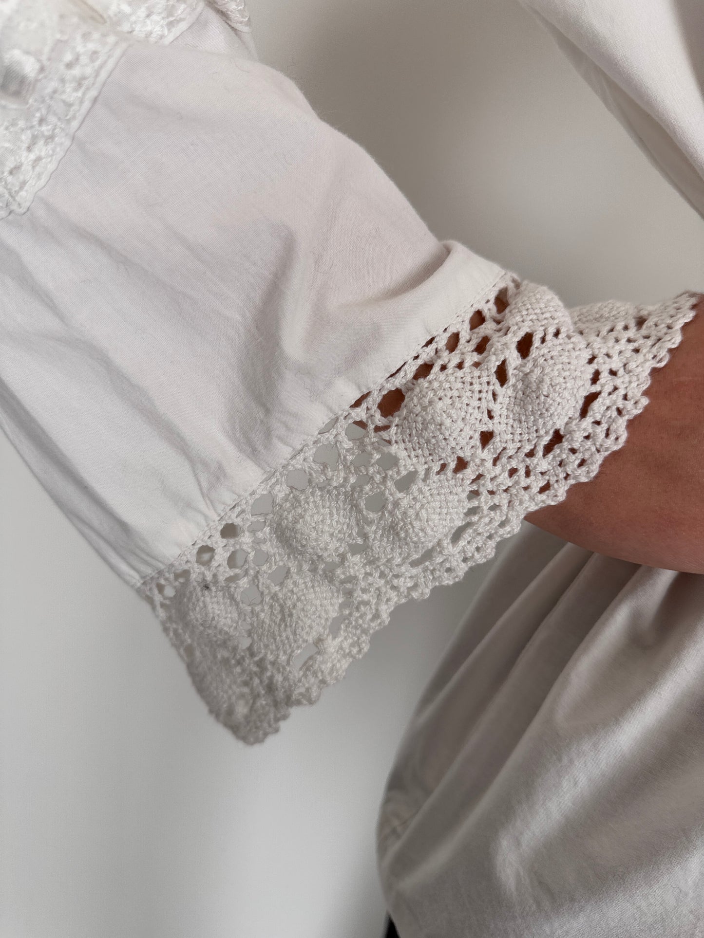 Cămașa vintage bijuterie cu manșete și guler din dantelă macrame
