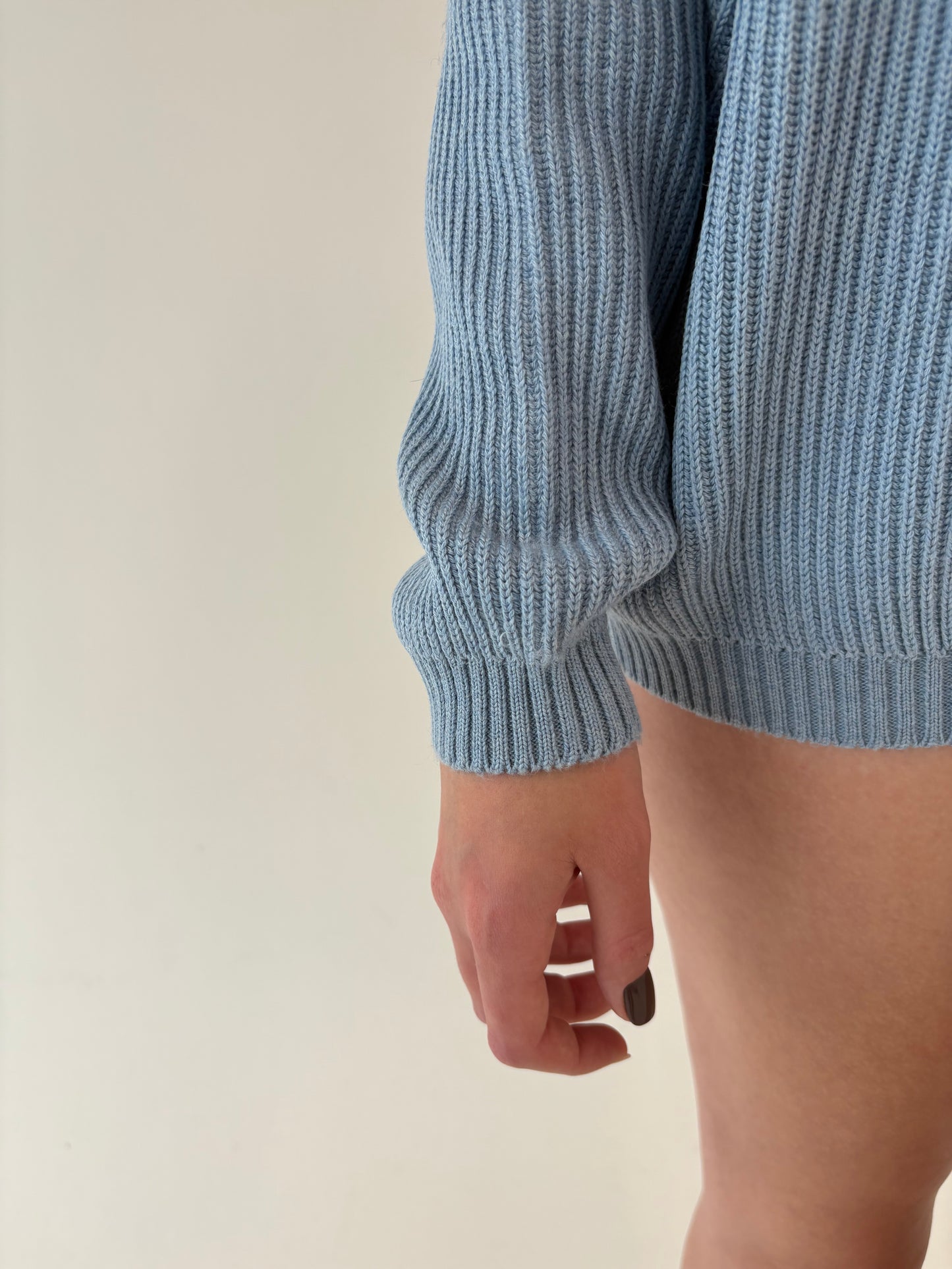 Maleta baby blue din lana merino extrafina de gramaj mare cu influențe sport
