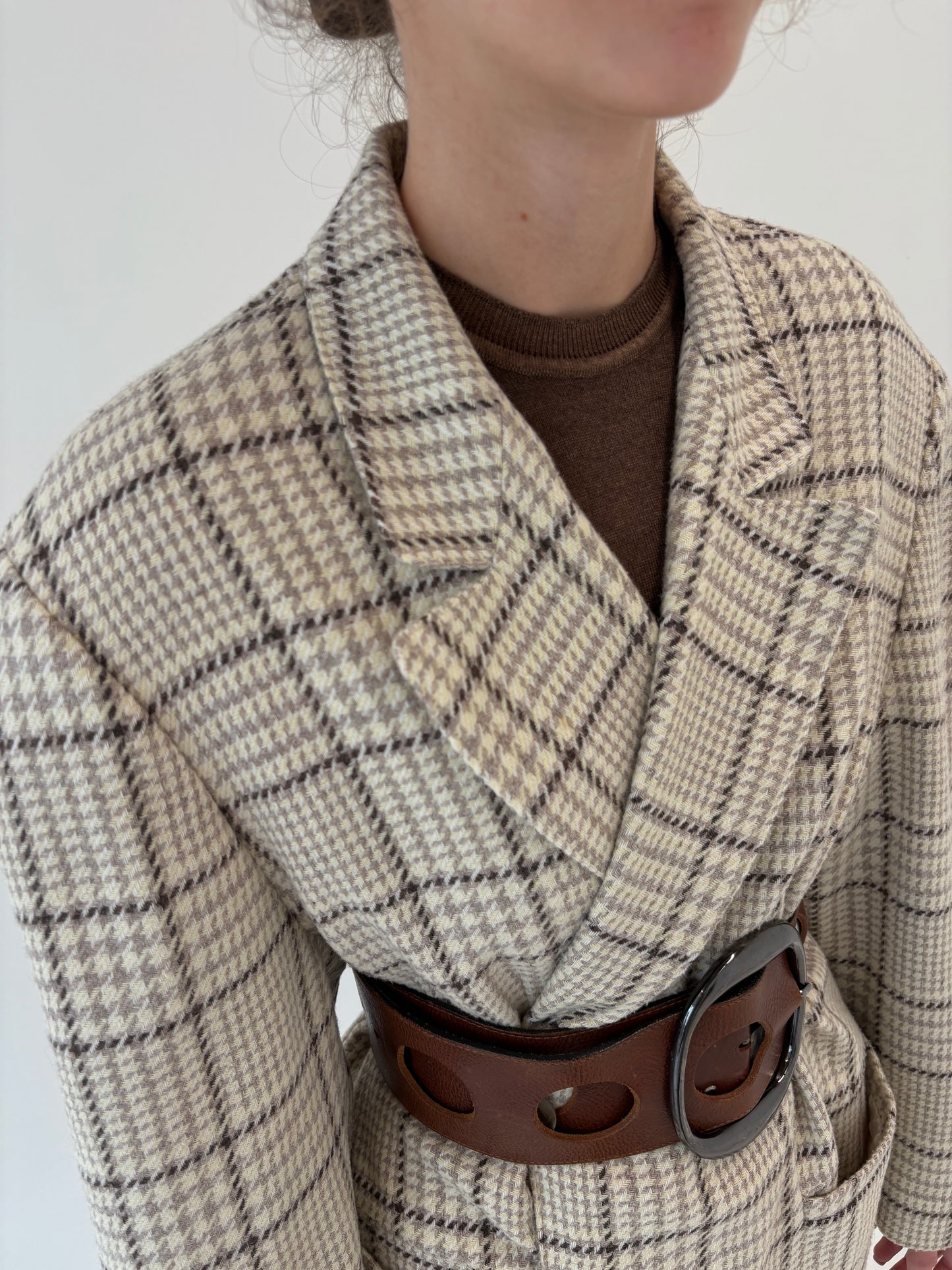 Sacou lung light nude în carouri din tweed moale de lana extrafina