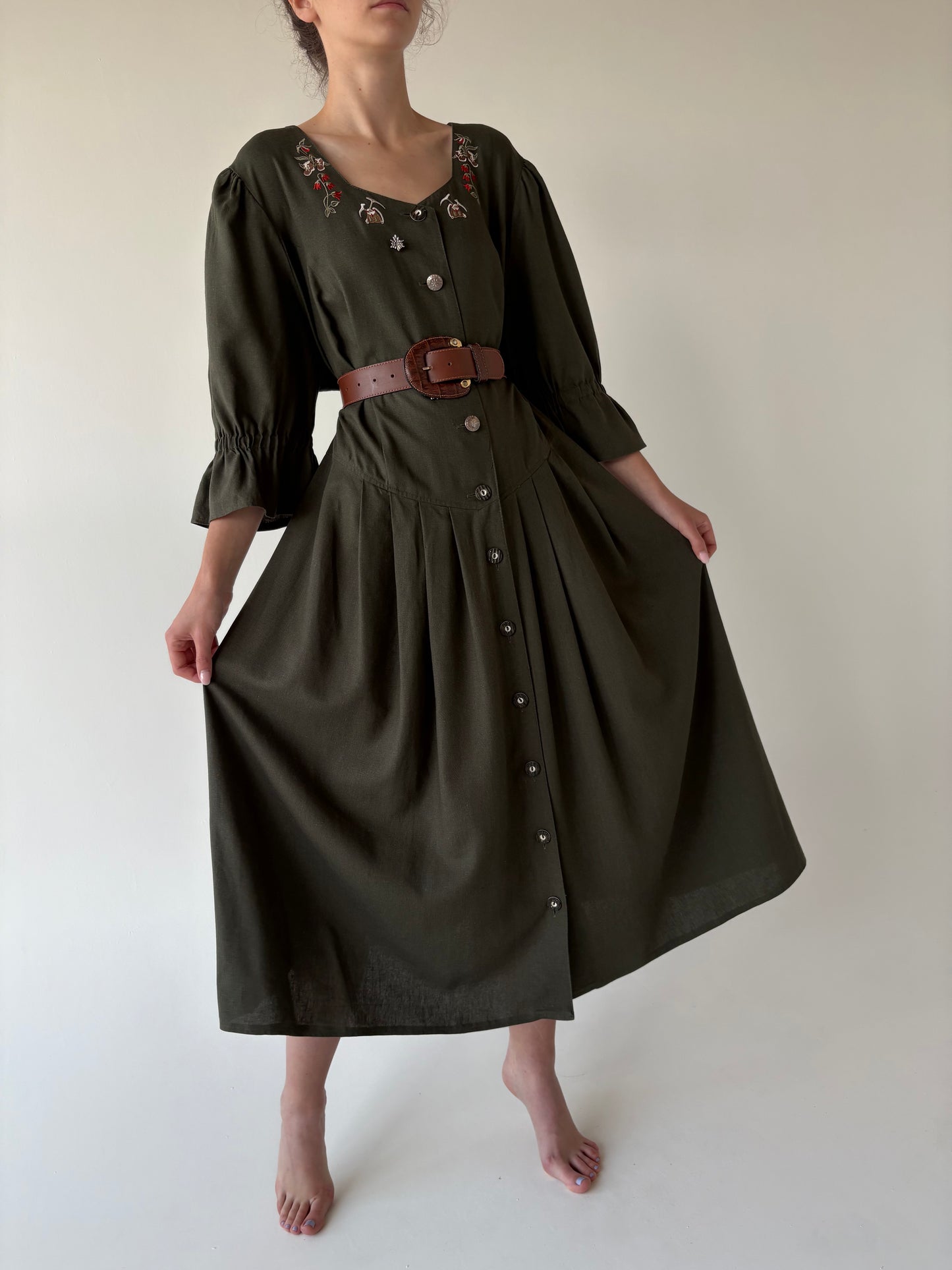 Rochie vintage din pânză de in cu corsaj și buzunare