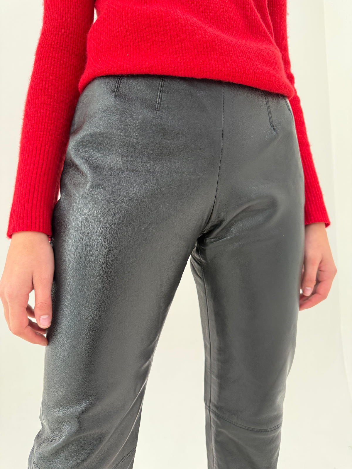 Pantaloni din piele naturală plina extrem de moale și fină