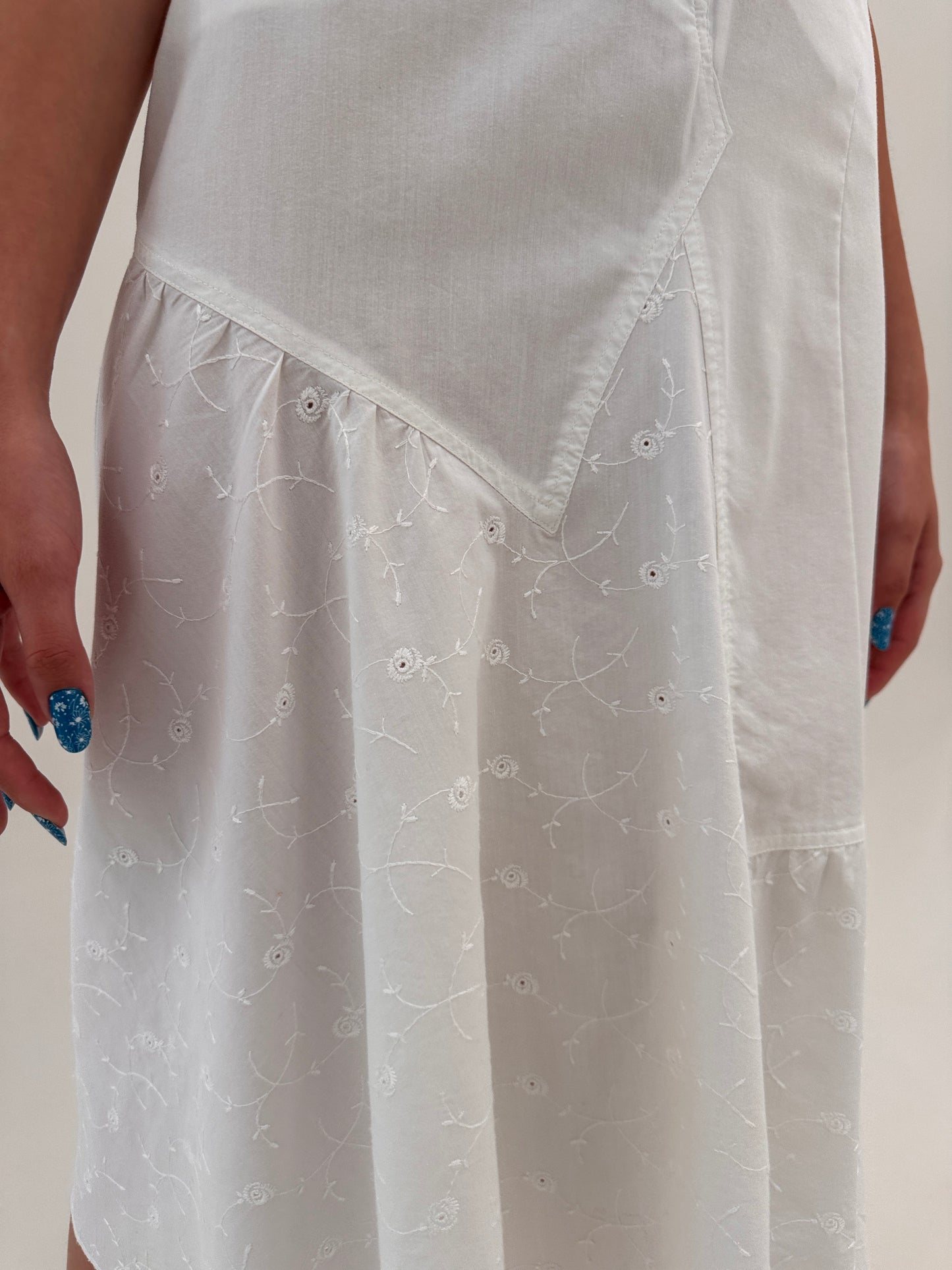 Fustă în croi elaborat de brand luxury vintage italian Krizia midi lung cu broderie anglaise