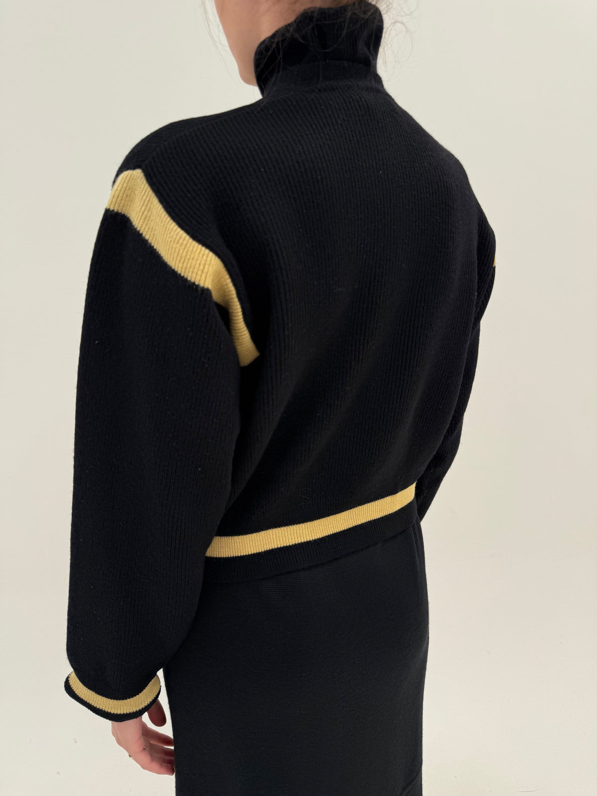 Jacheta excepțională neagră din lana plină ribbed în croi Bomber retro modern