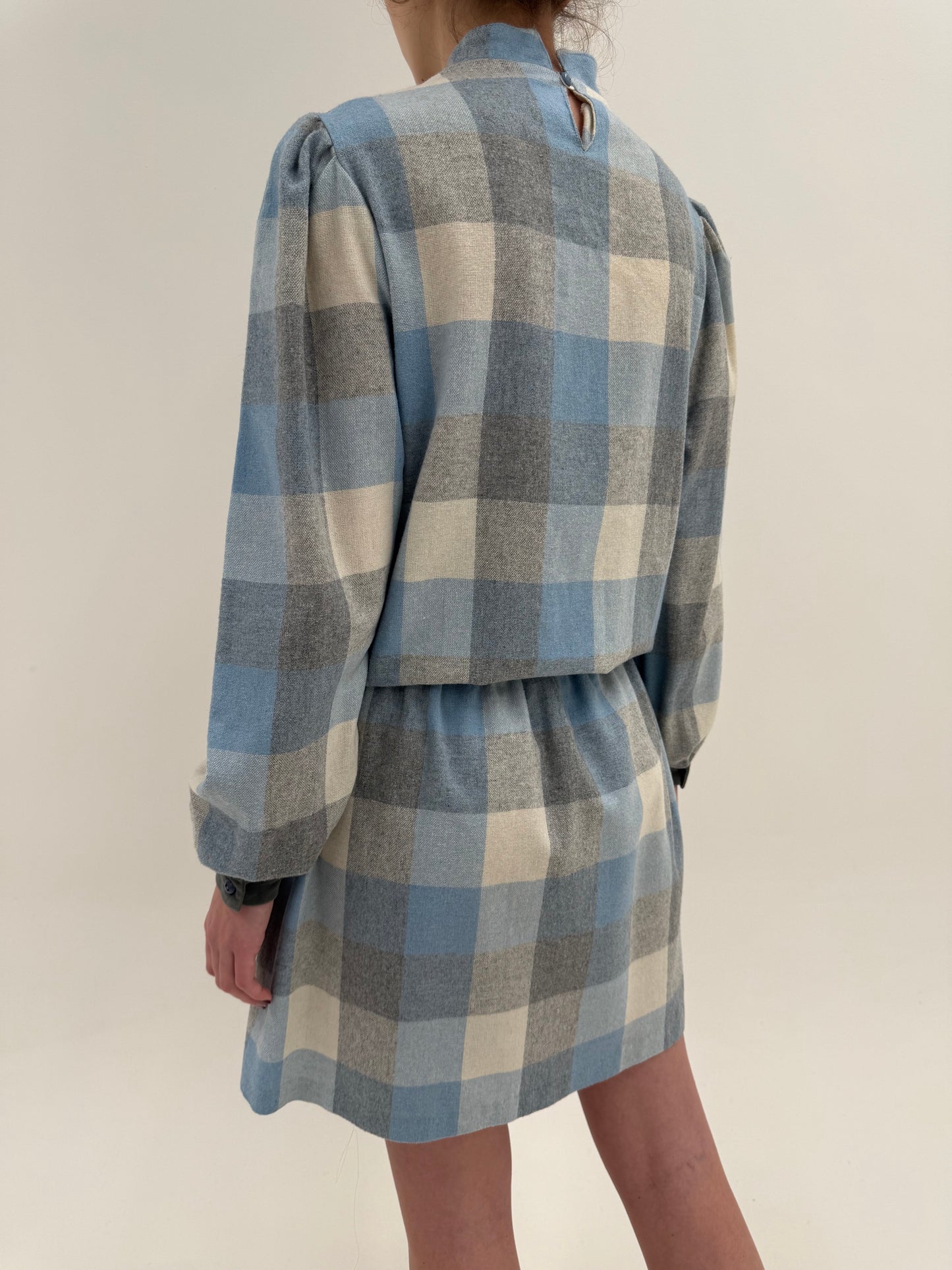 Rochie vintage cu talie reglabilă din stofă de lana extrafina în culori pudrate