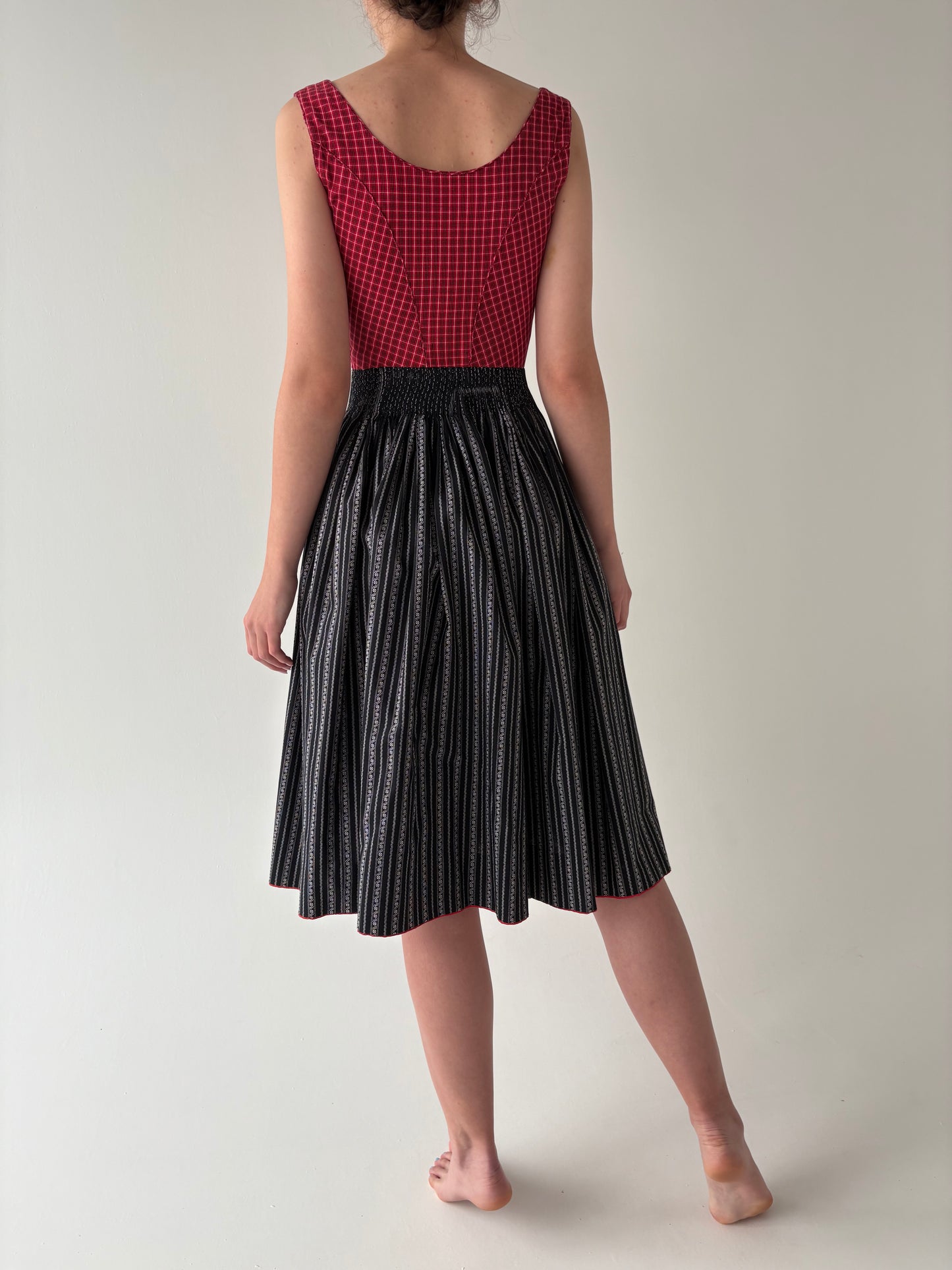 Rochie vintage Milkmaid din pânză cu corsaj și talie ultra înaltă marcată
