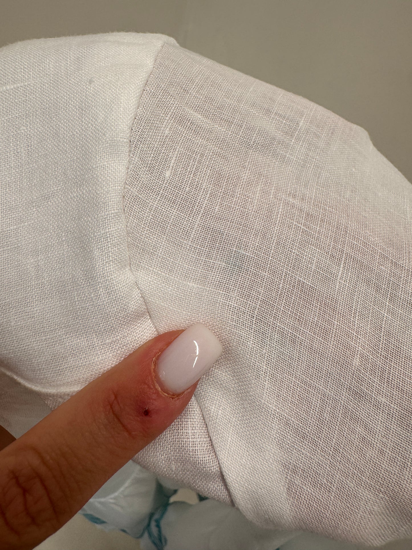 Rochie din in premium cu broderie turcoaz cu talie ultra înaltă marcată în croi lejer