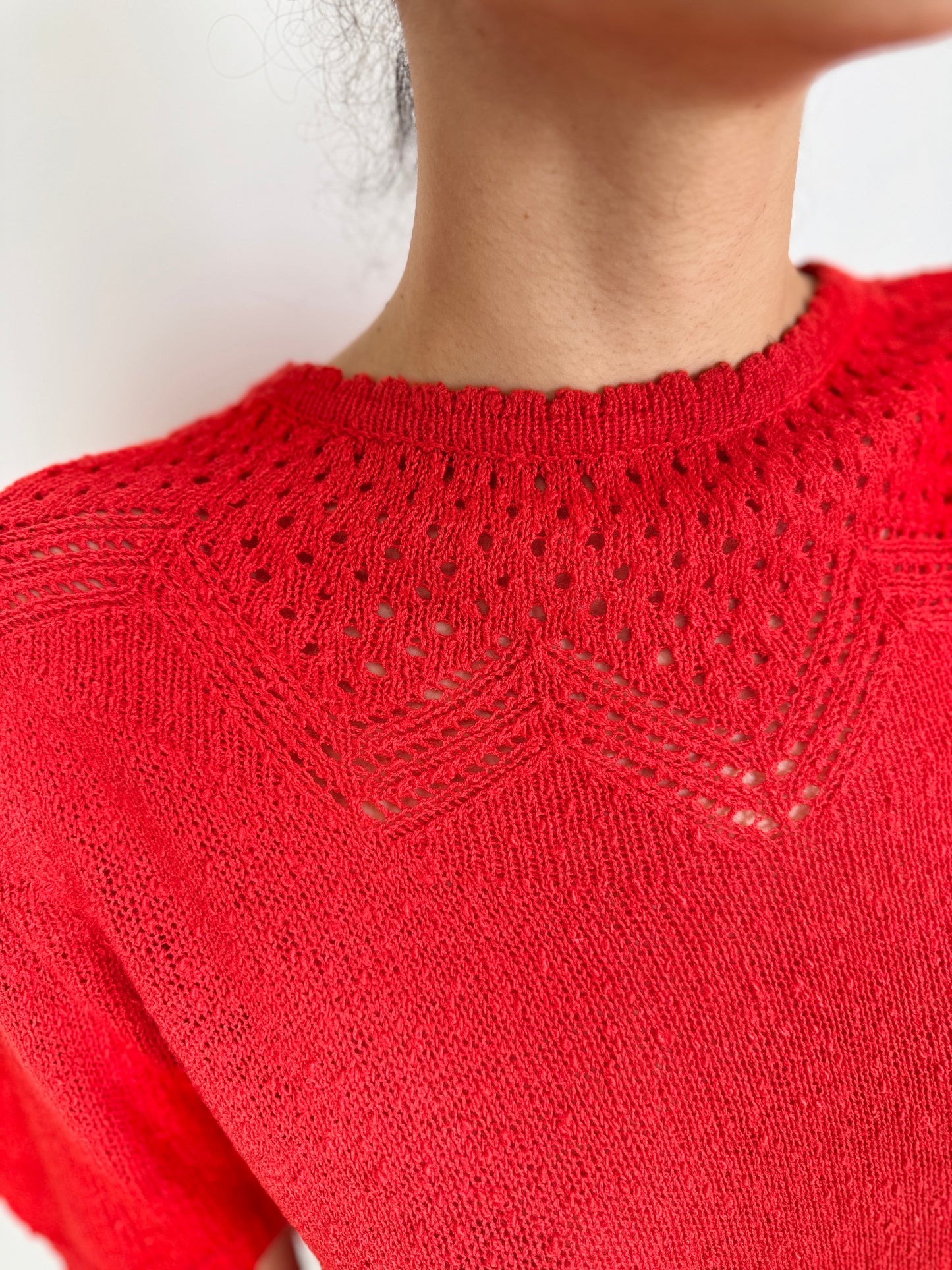 Top vintage roșu tricot dantelat