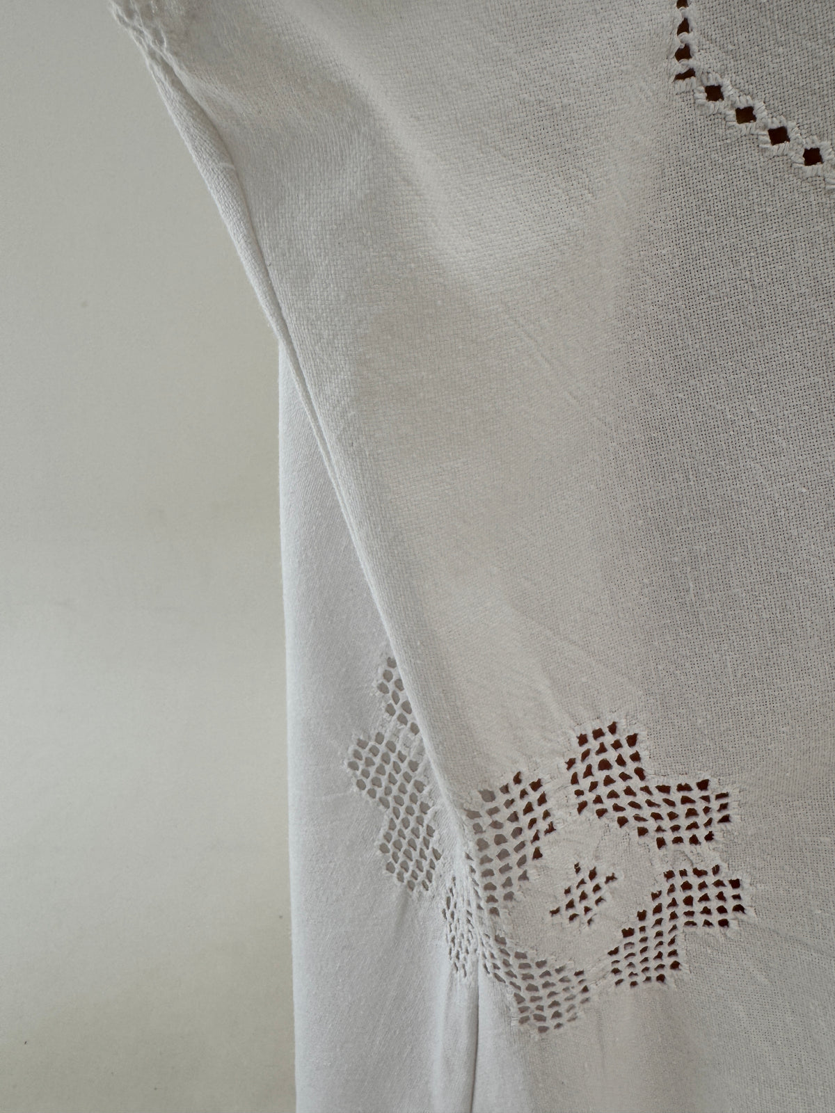 Kaftan excepțional cu cordon în croi amplu cu macrame și broderie manuală