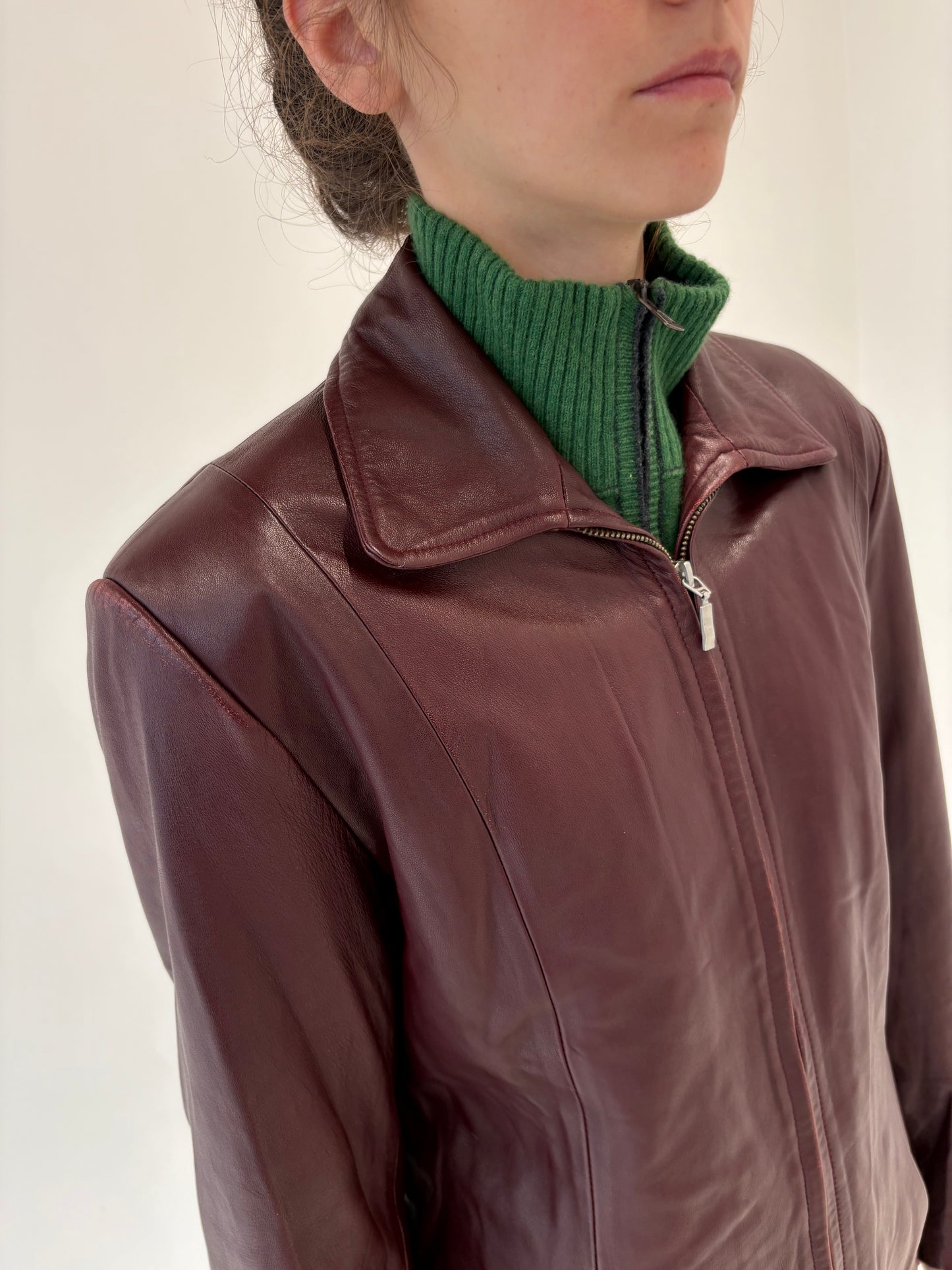 Geacă Versace din piele naturală burgundy  moale în croi ușor cambrat