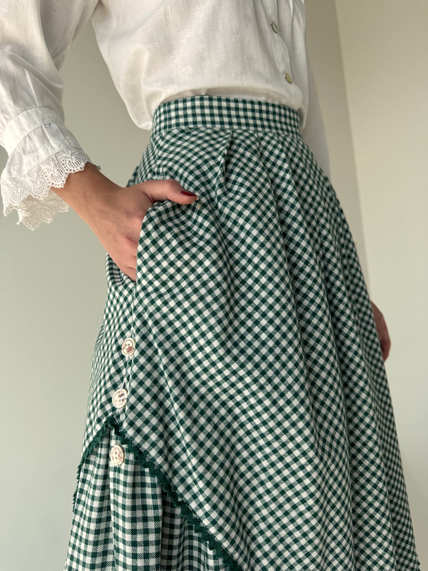 Fustă vintage în croi elaborat din pânză groasă de toamnă cu buzunare