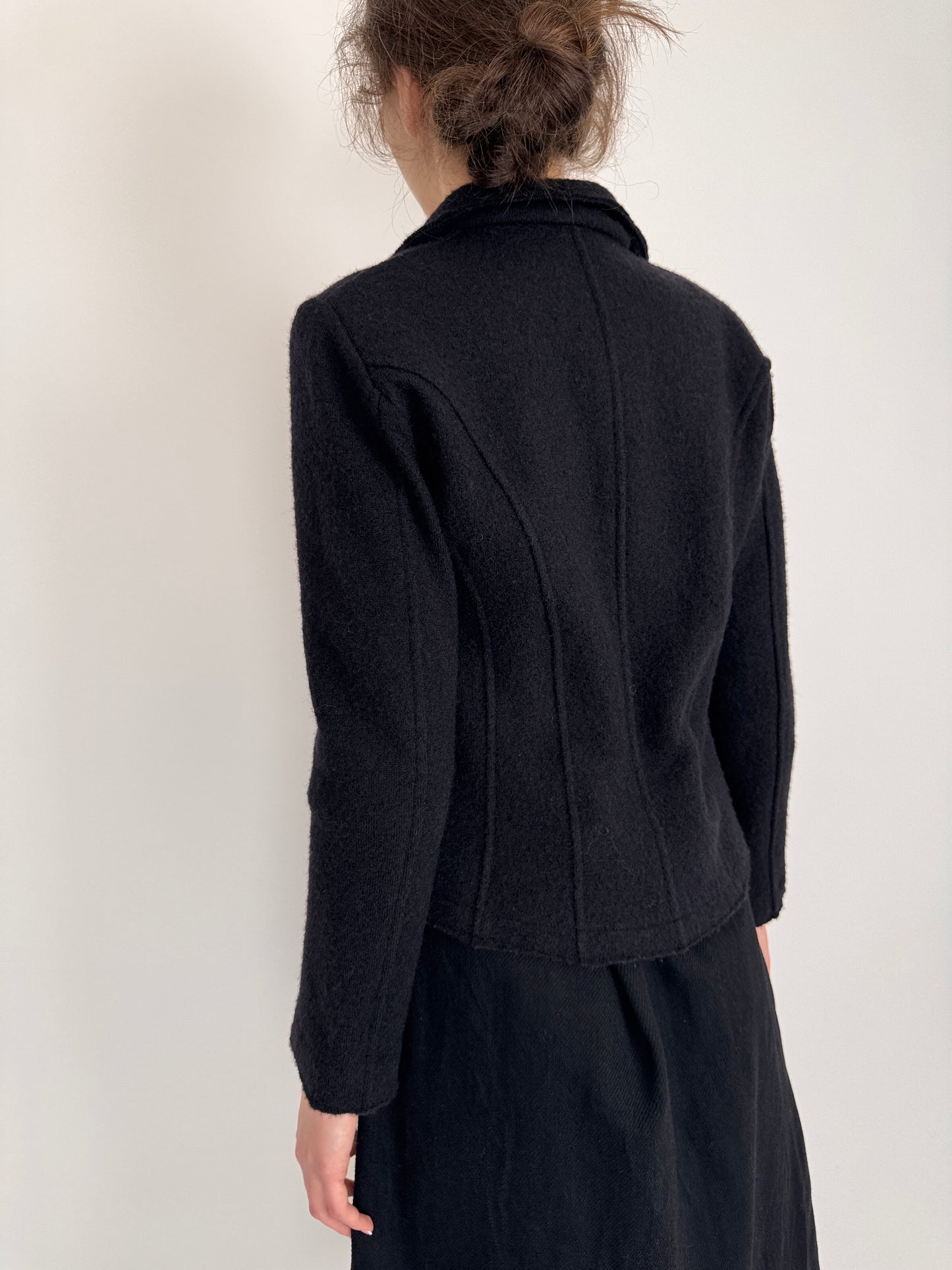 Sacou negru cambrat italian din boiled wool persoane petite