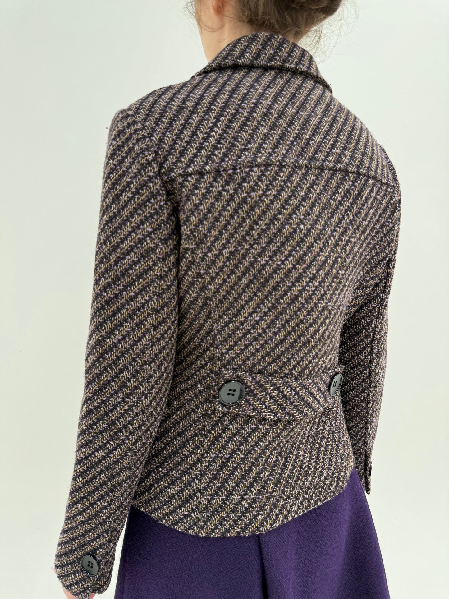 Sacou cambrat din tweed gros în nuanțe superbe cu închidere dublă