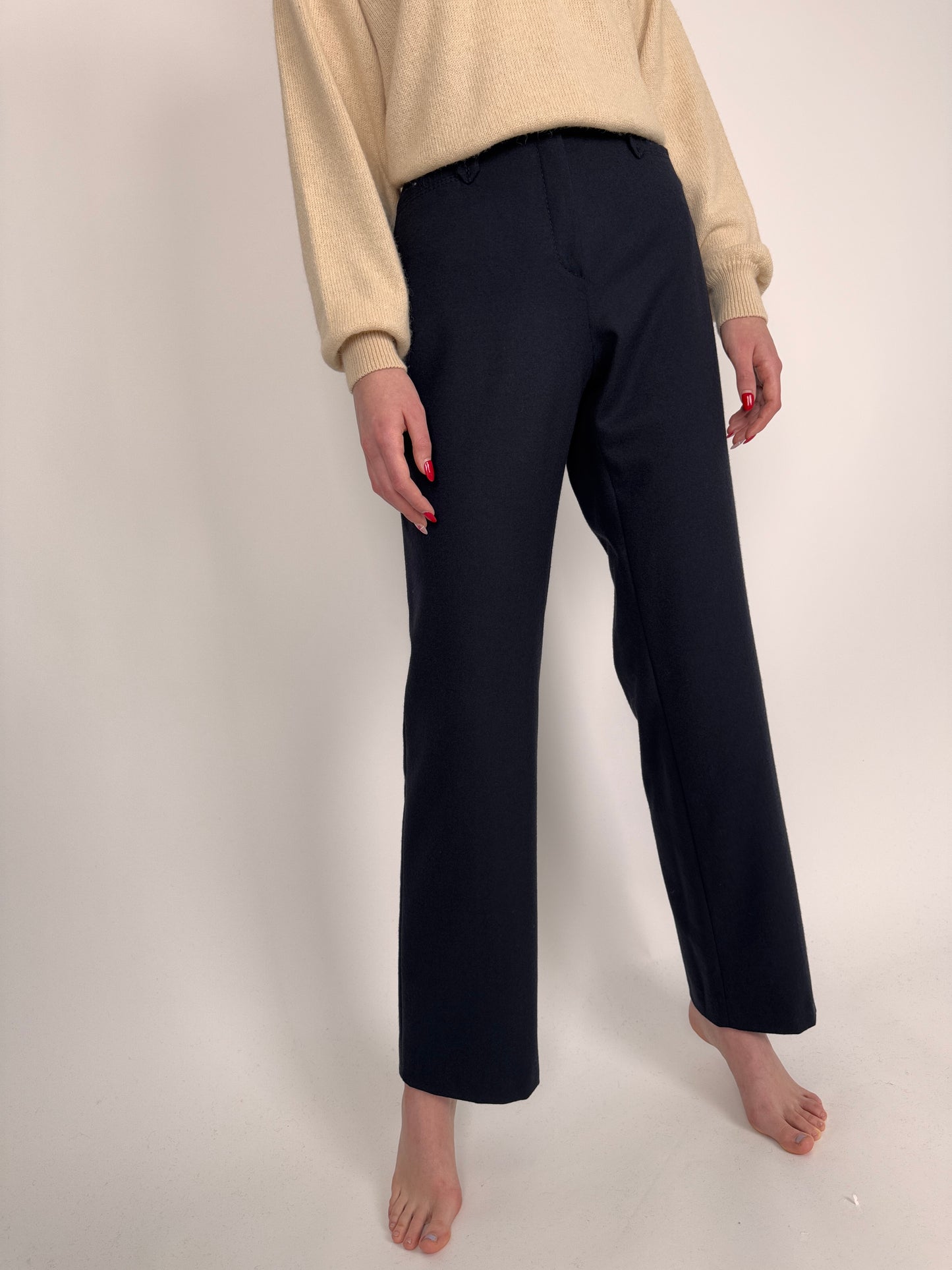 Pantalonii tall confort din stofă de lana extrafina cu un touch de elastan