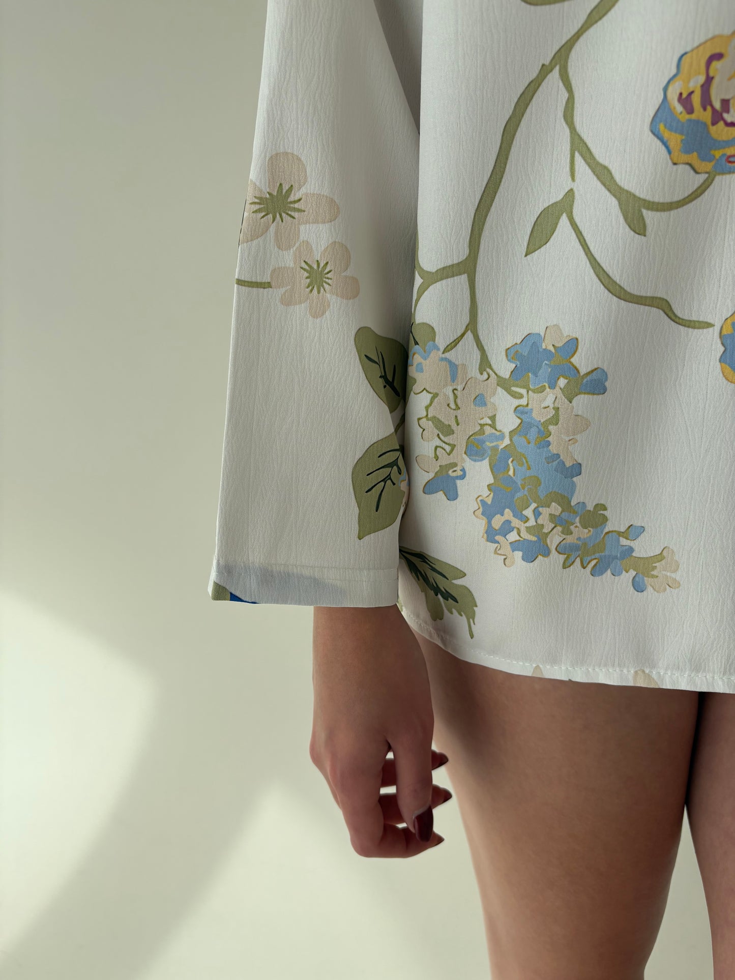 Cămașa din poplin plin cu print floral superb și mini jabou