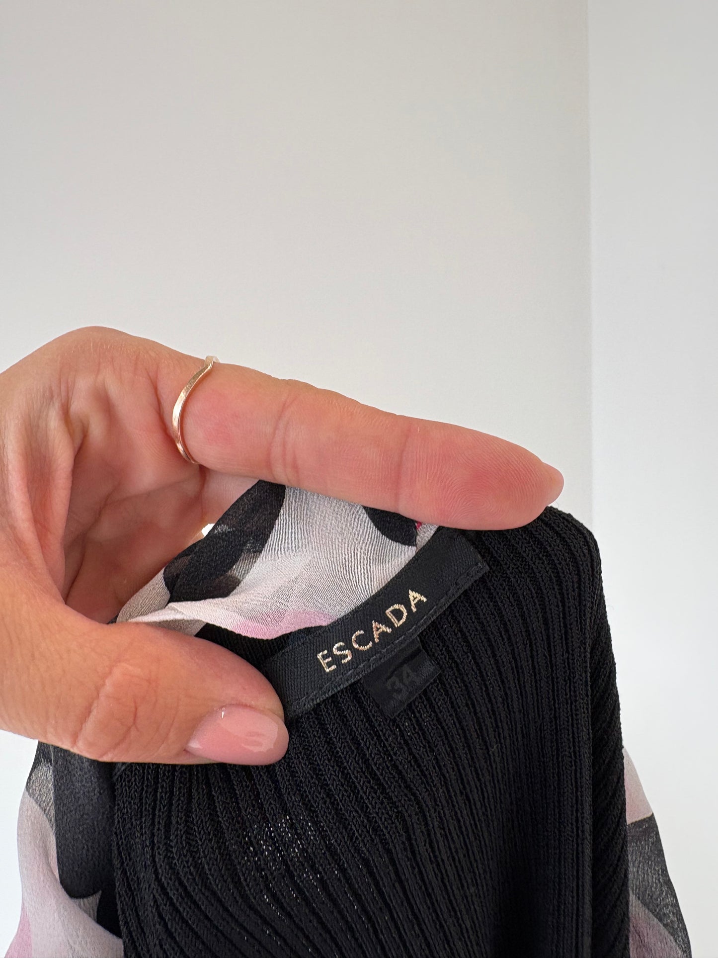 Top luxury Escada din jerse negru cu eșarfă proprie din mătase naturală