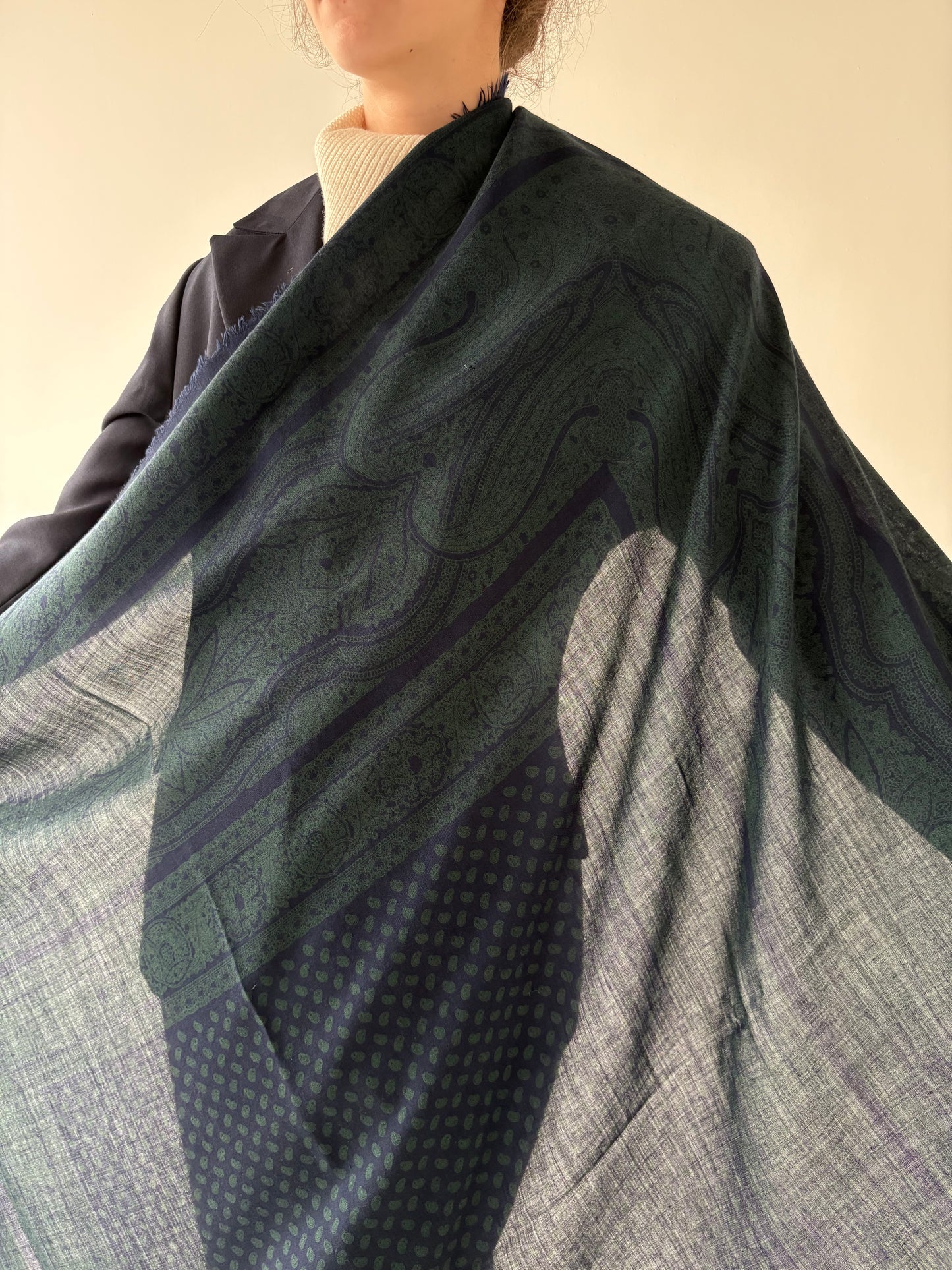 Eșarfă XXXL din lana extrem de fină forest green cu aubergine