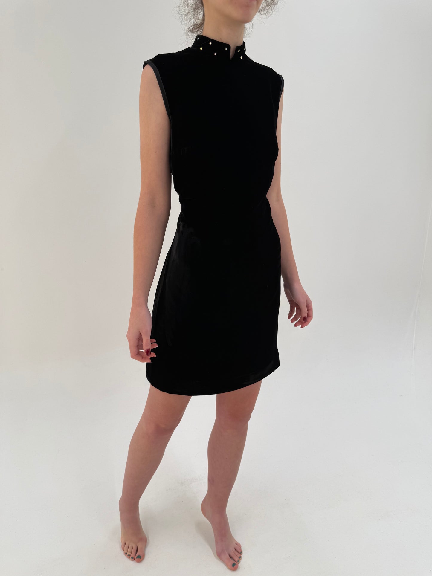 LBD vintage în croi minimalist din catifea premium