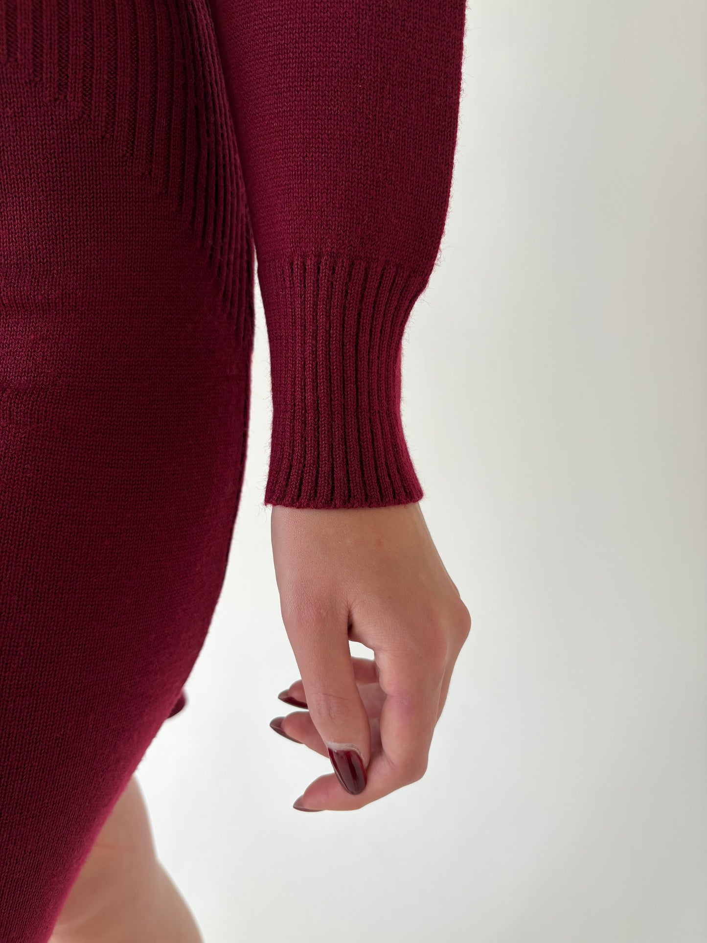 Rochie burgundy din lana merino extrafina cu broderie manuală