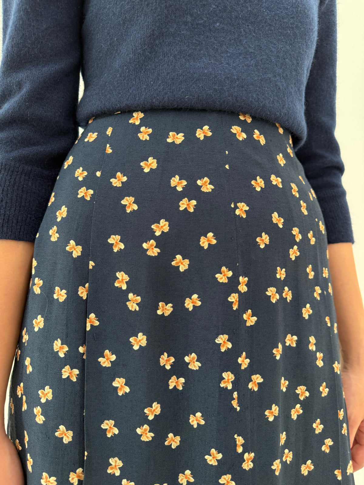 Fustă Navy din lana extrafina cu print camel midi în croi ușor în A