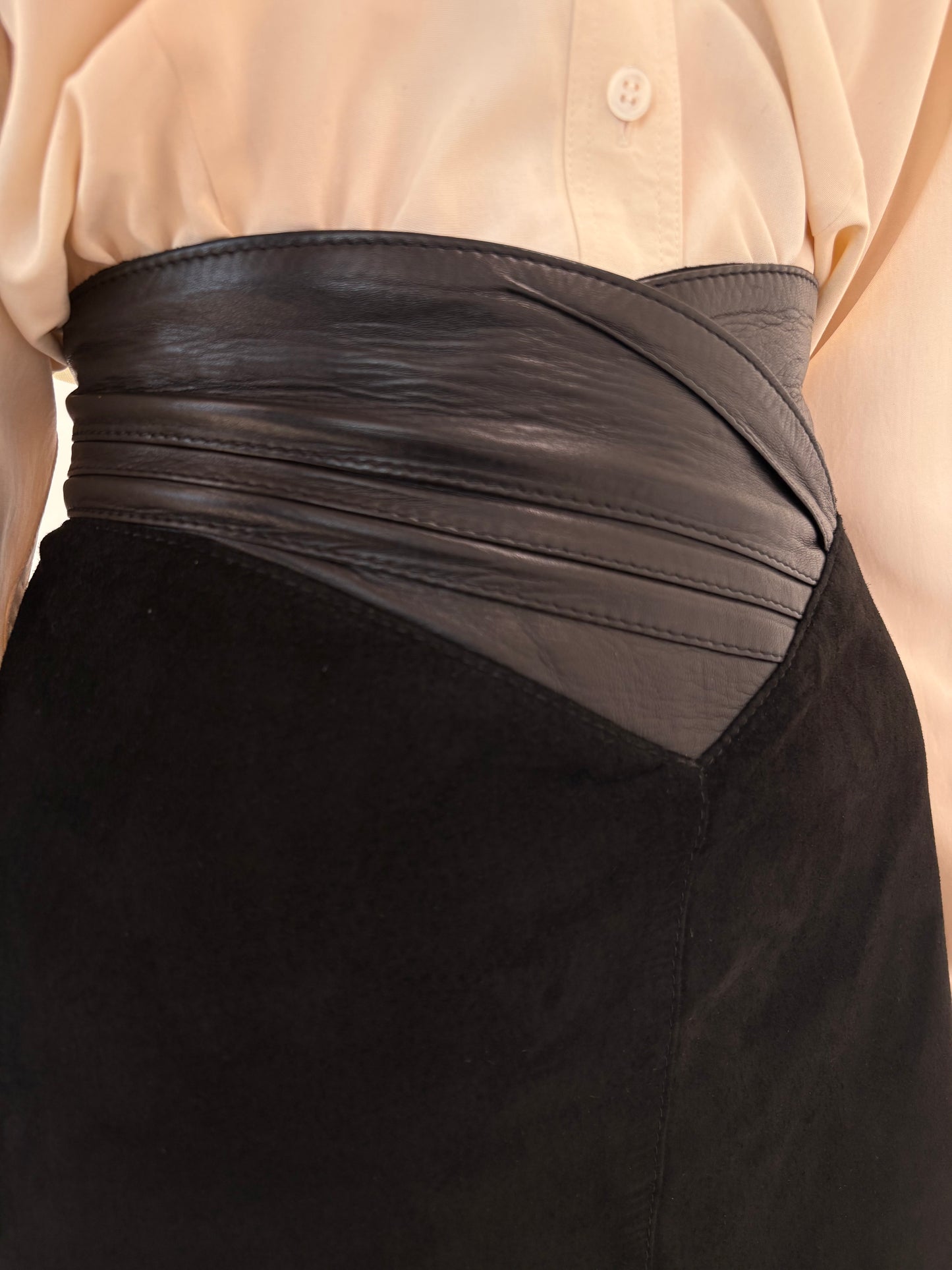 Fustă din piele naturală cu talie ultra ultra marcată superbă