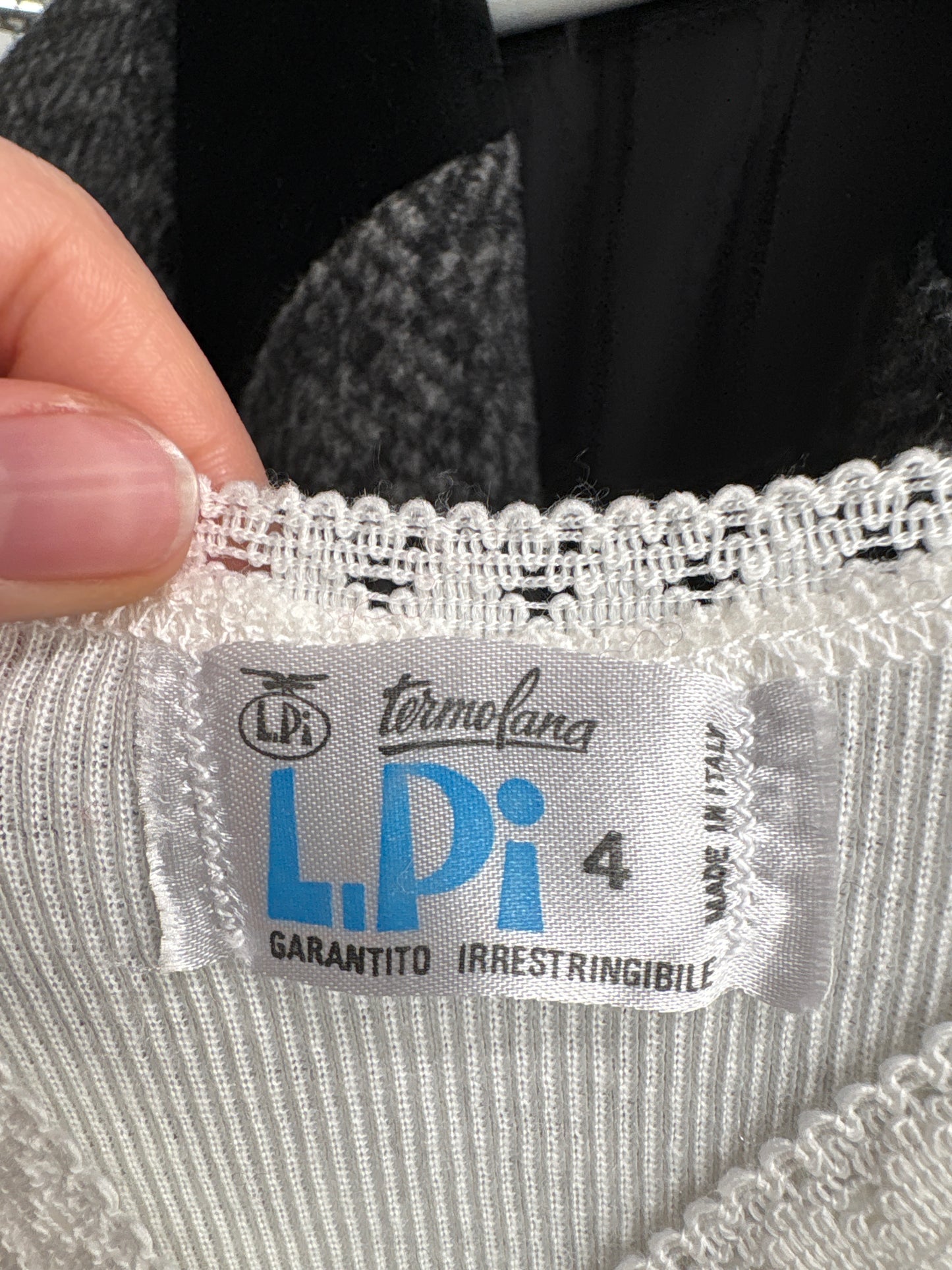 Maieu cambrat italian din lana extrafina irestringibila in croi lung