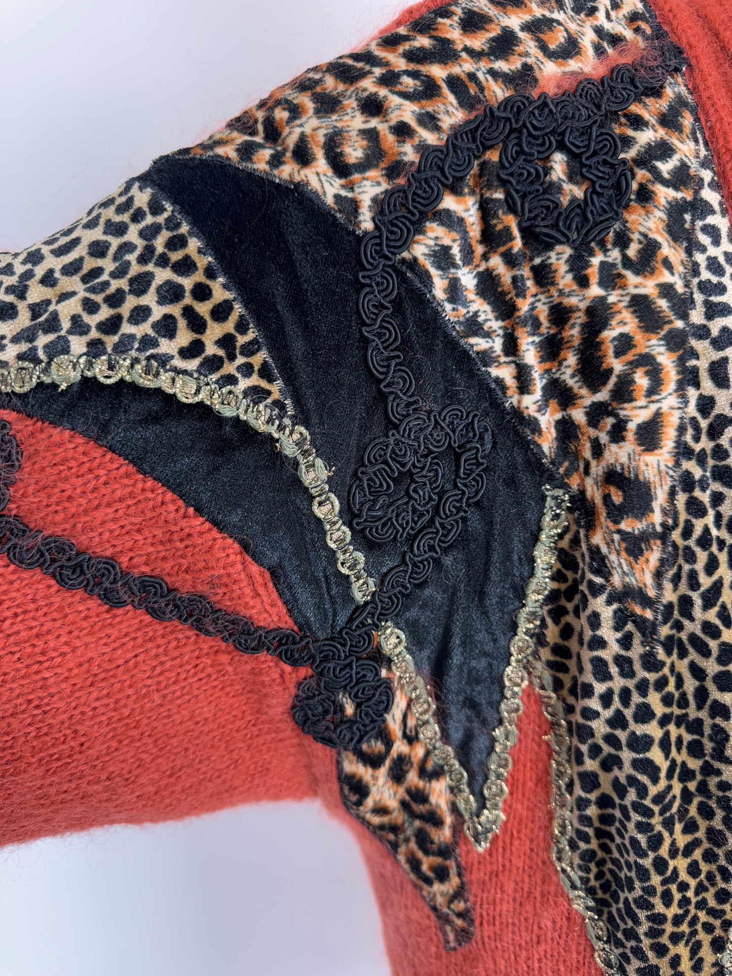 Jacheta vintage groasă din lana și mohair cu aplicații animal print