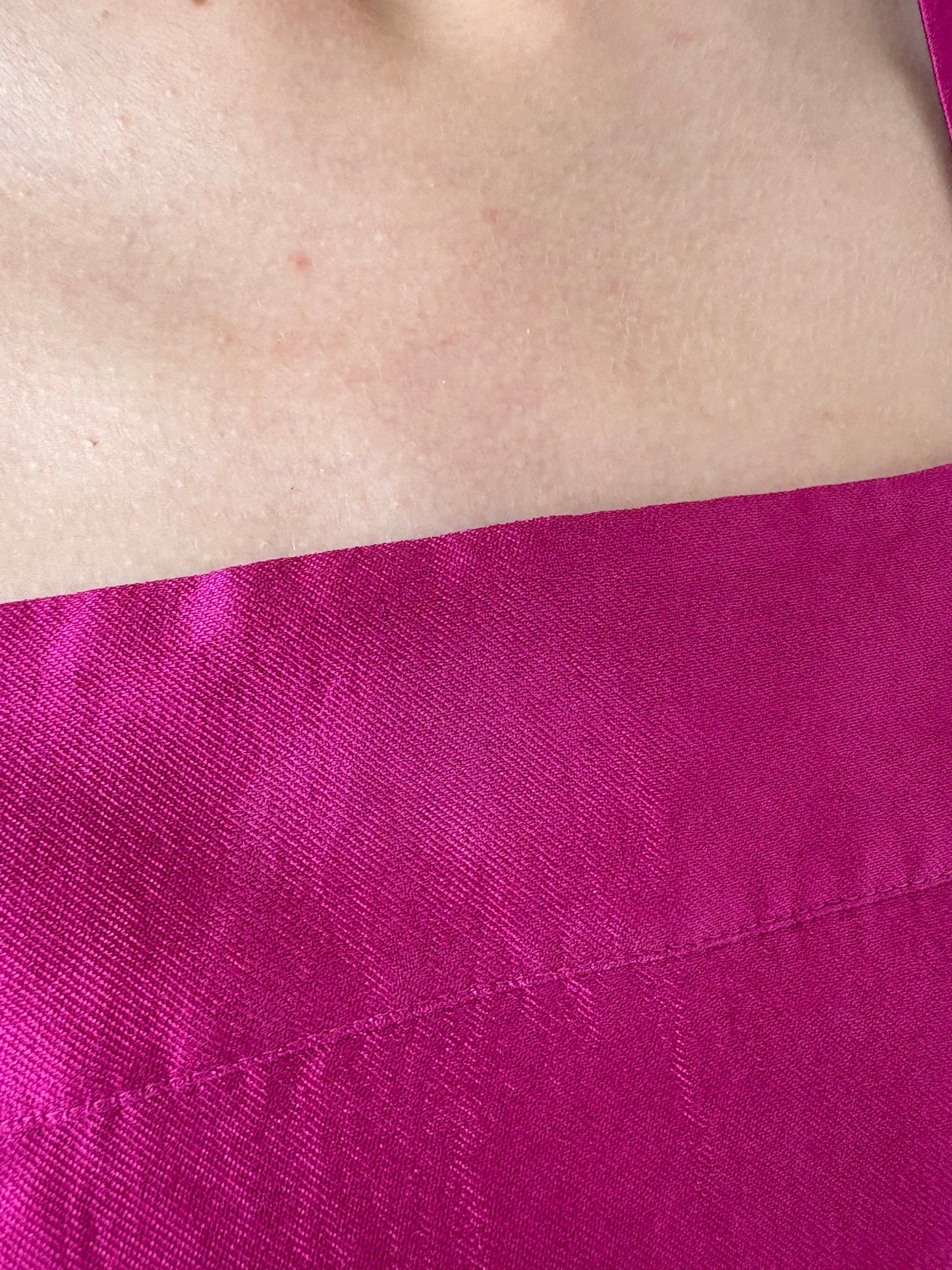Rochie fucsia din mătase naturală în croi structurat