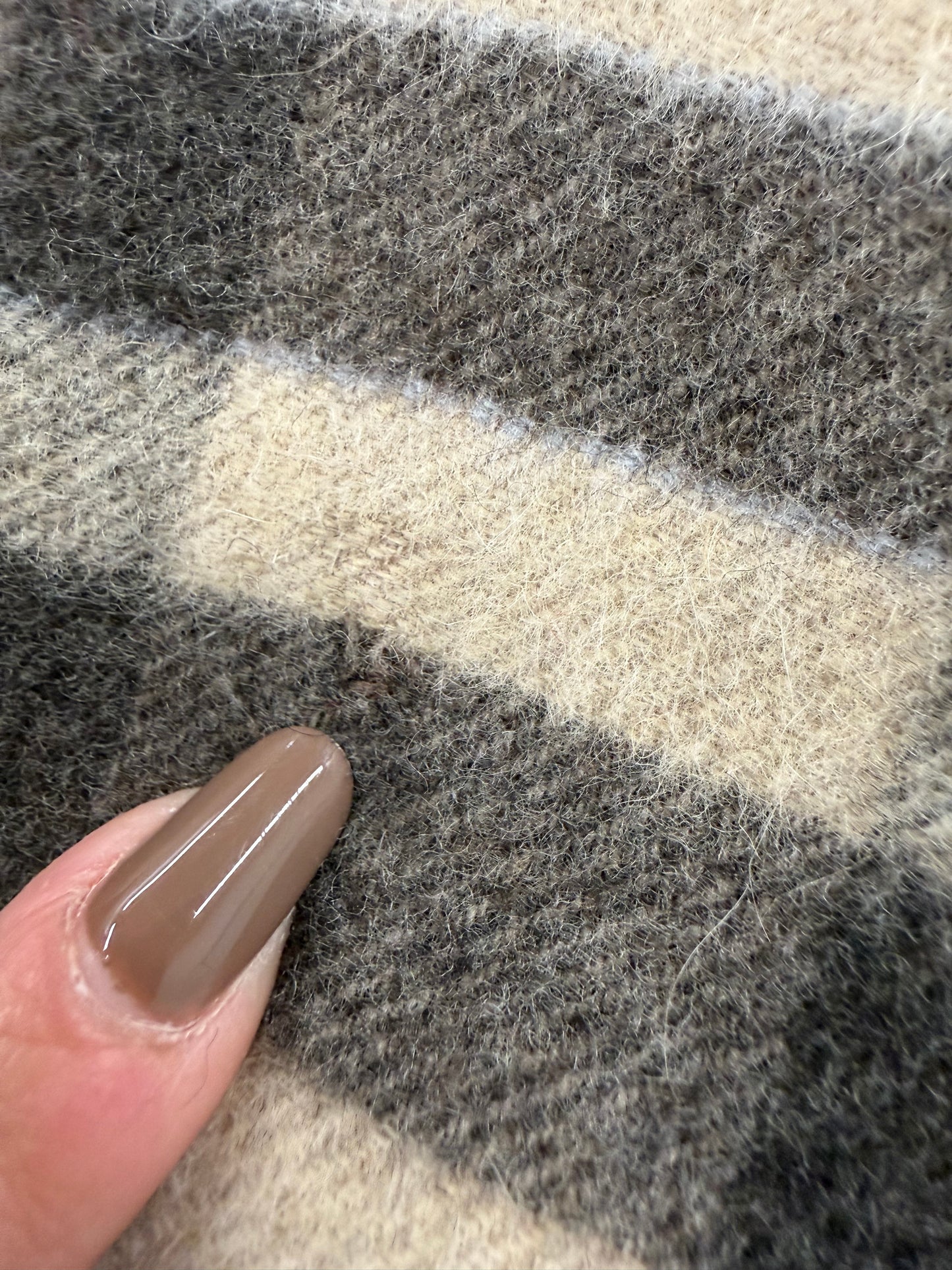 Fular XL în carouri nude și chocolate brown din lana extrafina și cașmir