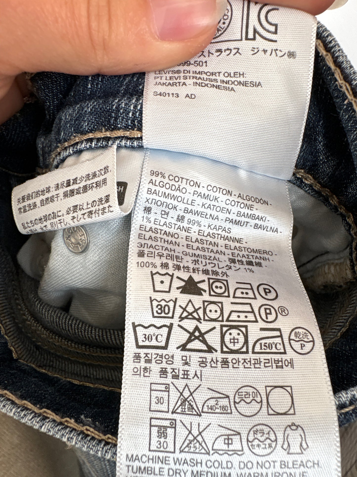 Jeans vintage Levi’s anii 2000 model 511 ușor modelatori