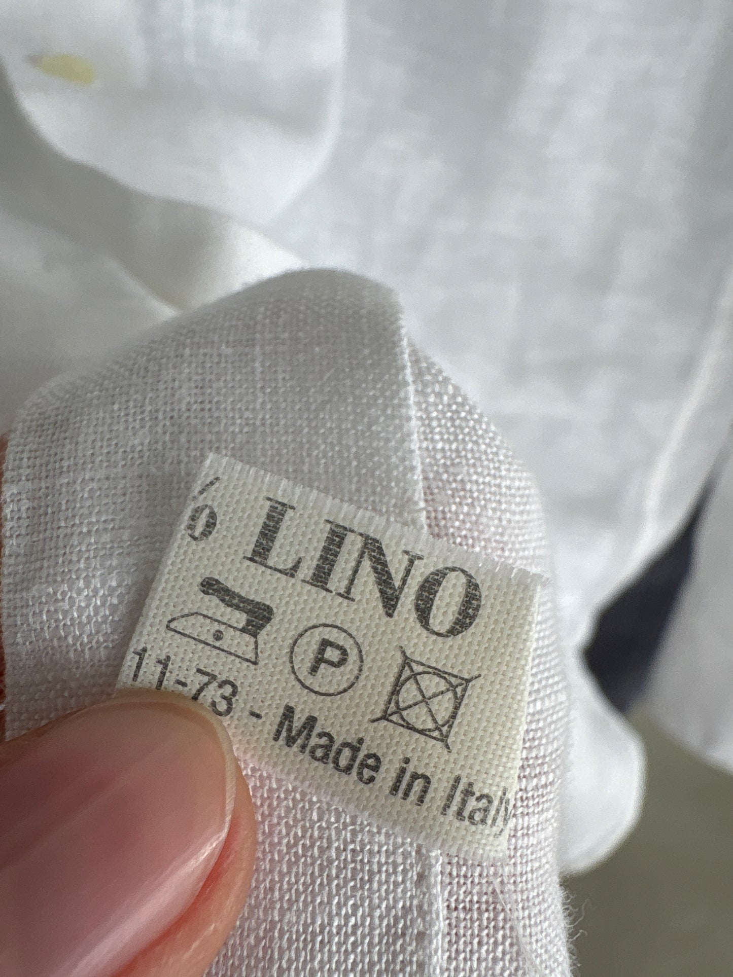 Cămașa italiana cu guler scrobit din în premium în croi minimalist