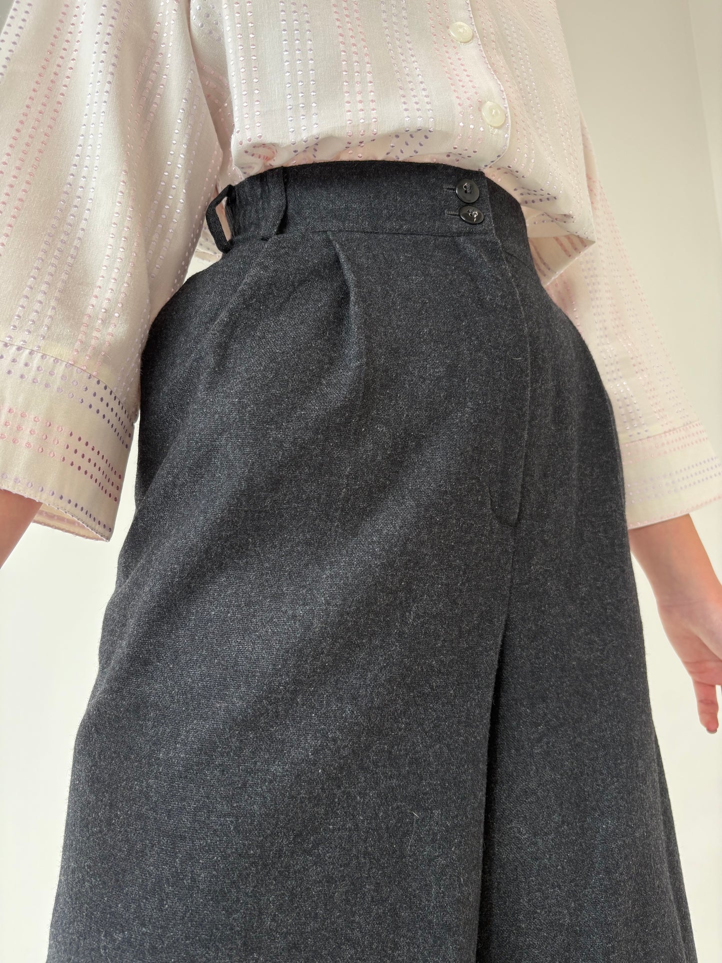 Culottes cu talie ultra înaltă și pense din stofă plină de lana extrafina