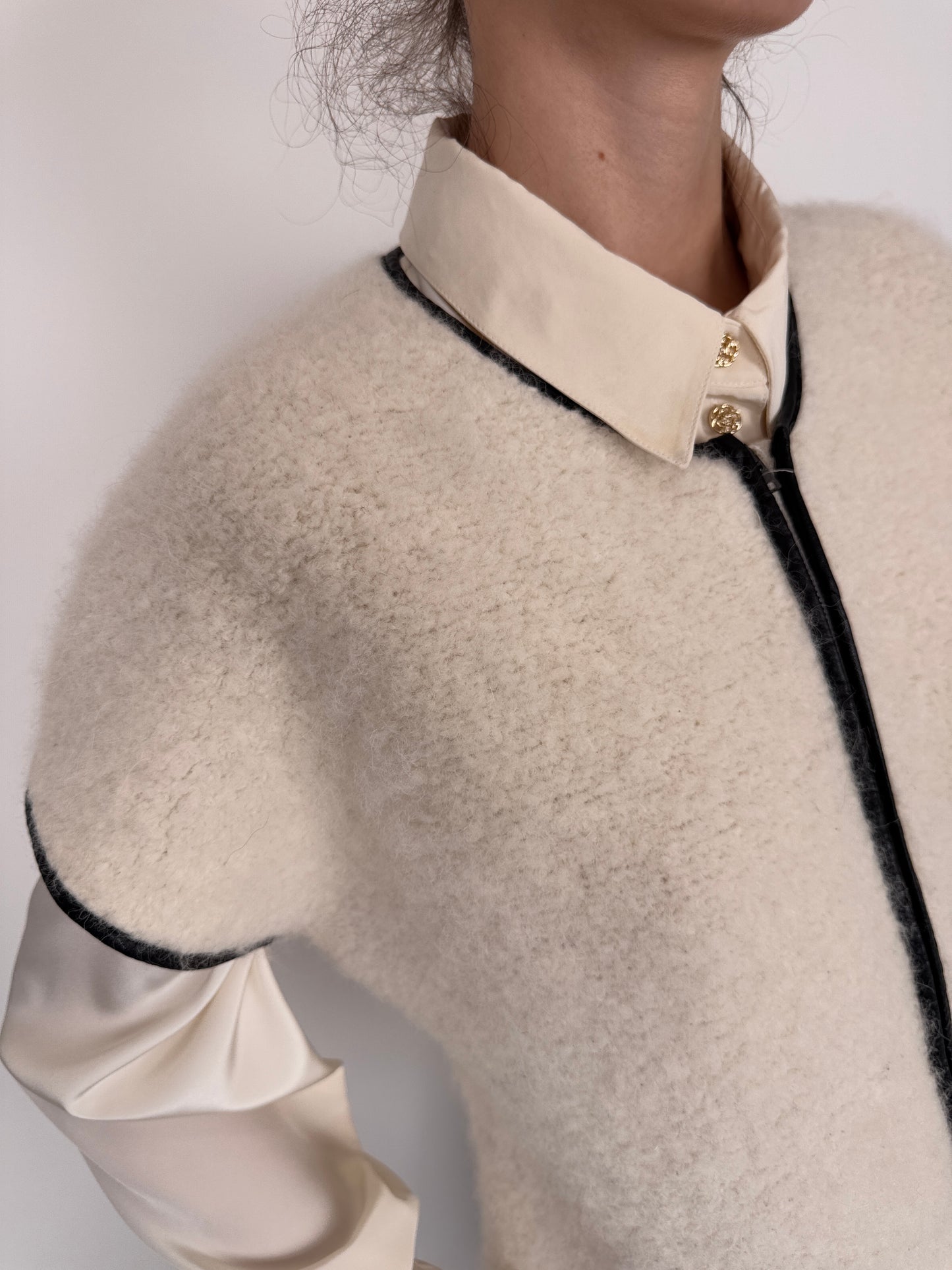 Vestă premium în croi minimalist din mix de alpaka cu fleece wool