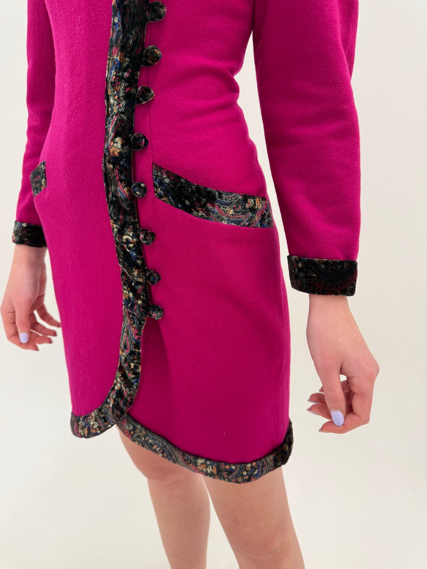 Rochie vintage Valentino anul 1992 cu paspoal bijuterie in stil sacou cambrat