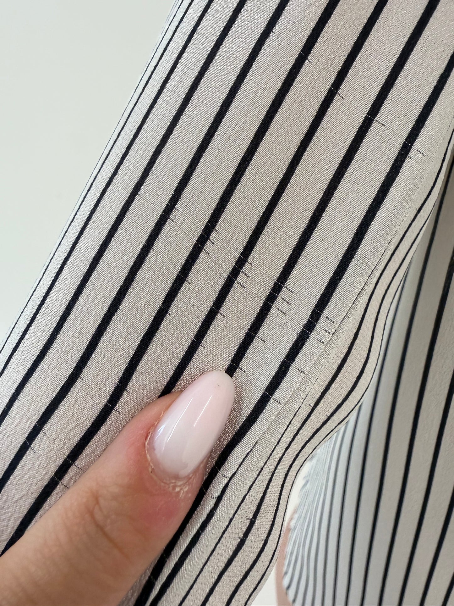 Cămașă noua din mătase naturală în dungi din gama Max Mara