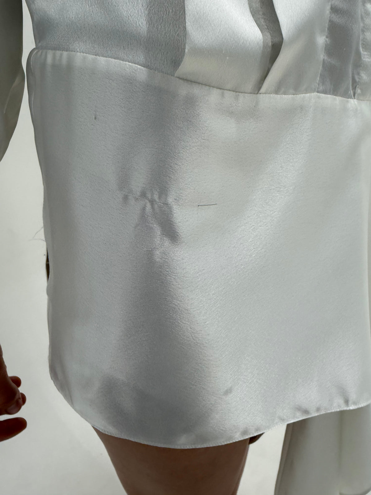 Cămașa old vintage anii 70 Pierre Cardin in croi reintrat în trend din satin gros