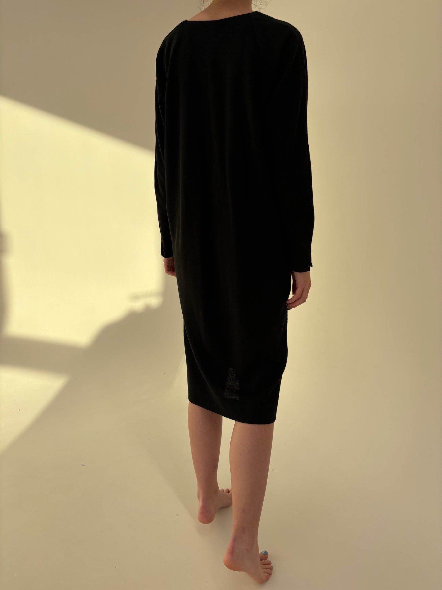 LBD vintage in croi retro modern din jerse dens de lana extrafina