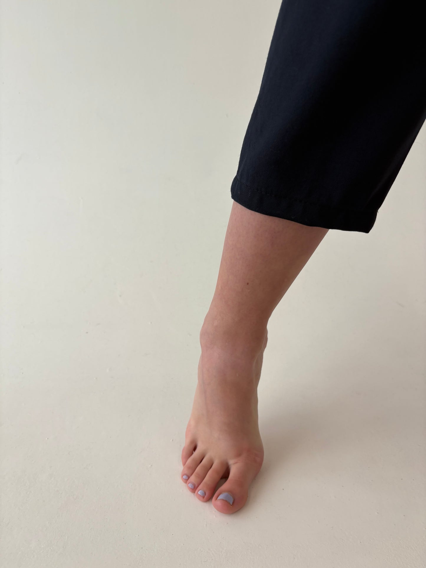 Pantaloni țigaretă din lana extrafina pura certificată cu altei ultra înaltă