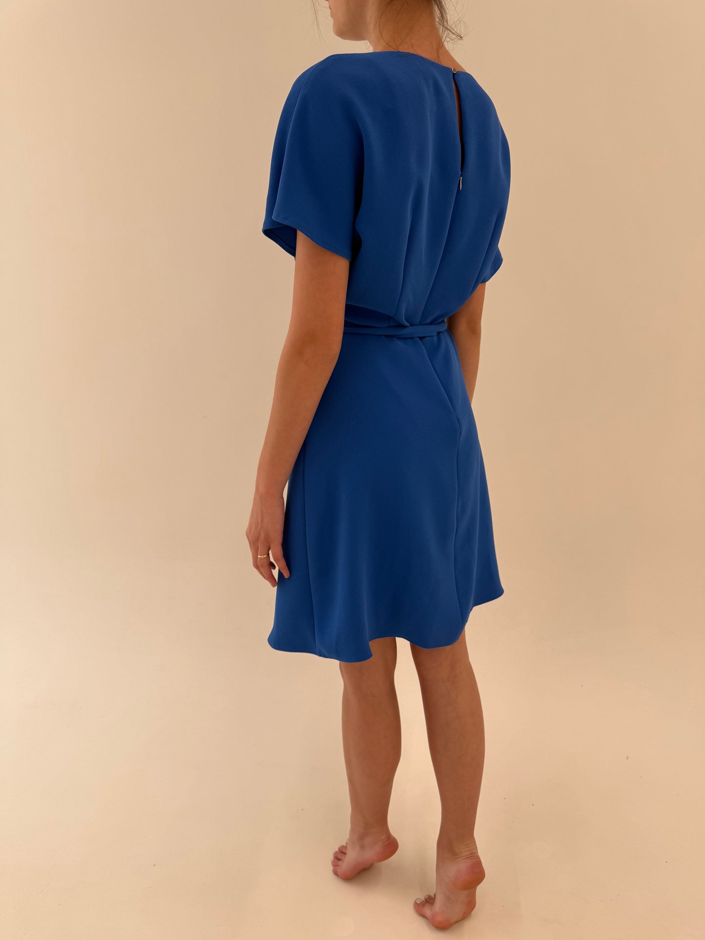 Rochie albastru regal în croi lejer cu talie reglabilă