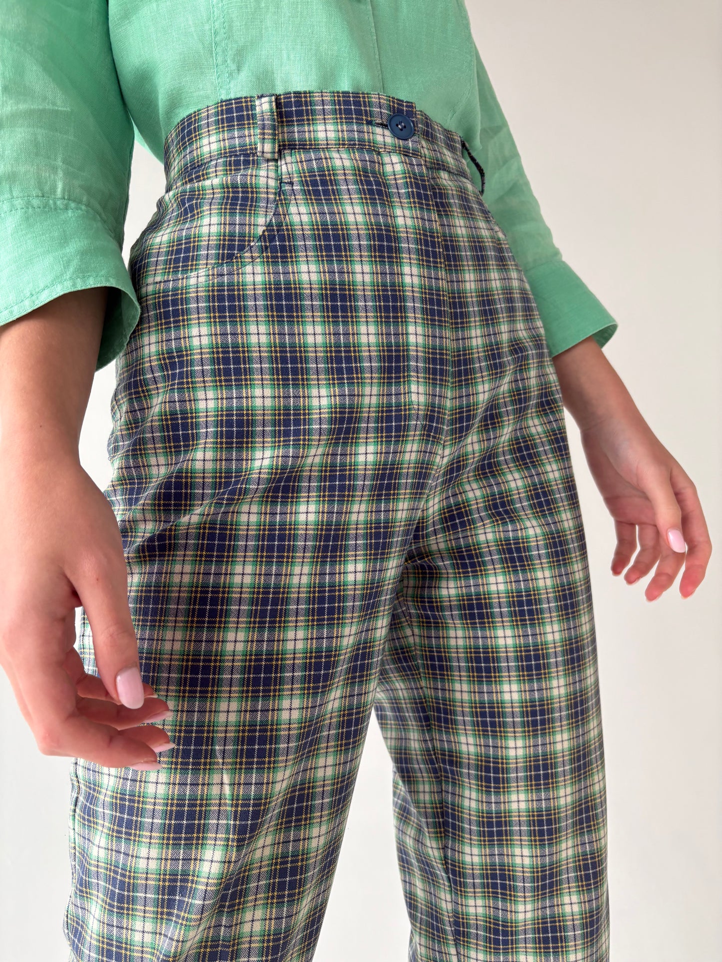 Pantaloni din pânză în carouri cu talie ultra înaltă în croi țigaretă