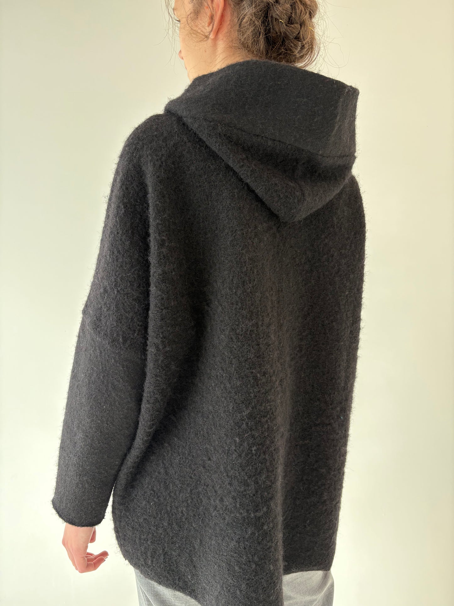 Jacheta neagră din boiled wool petite cu influențe sport în croi lejer