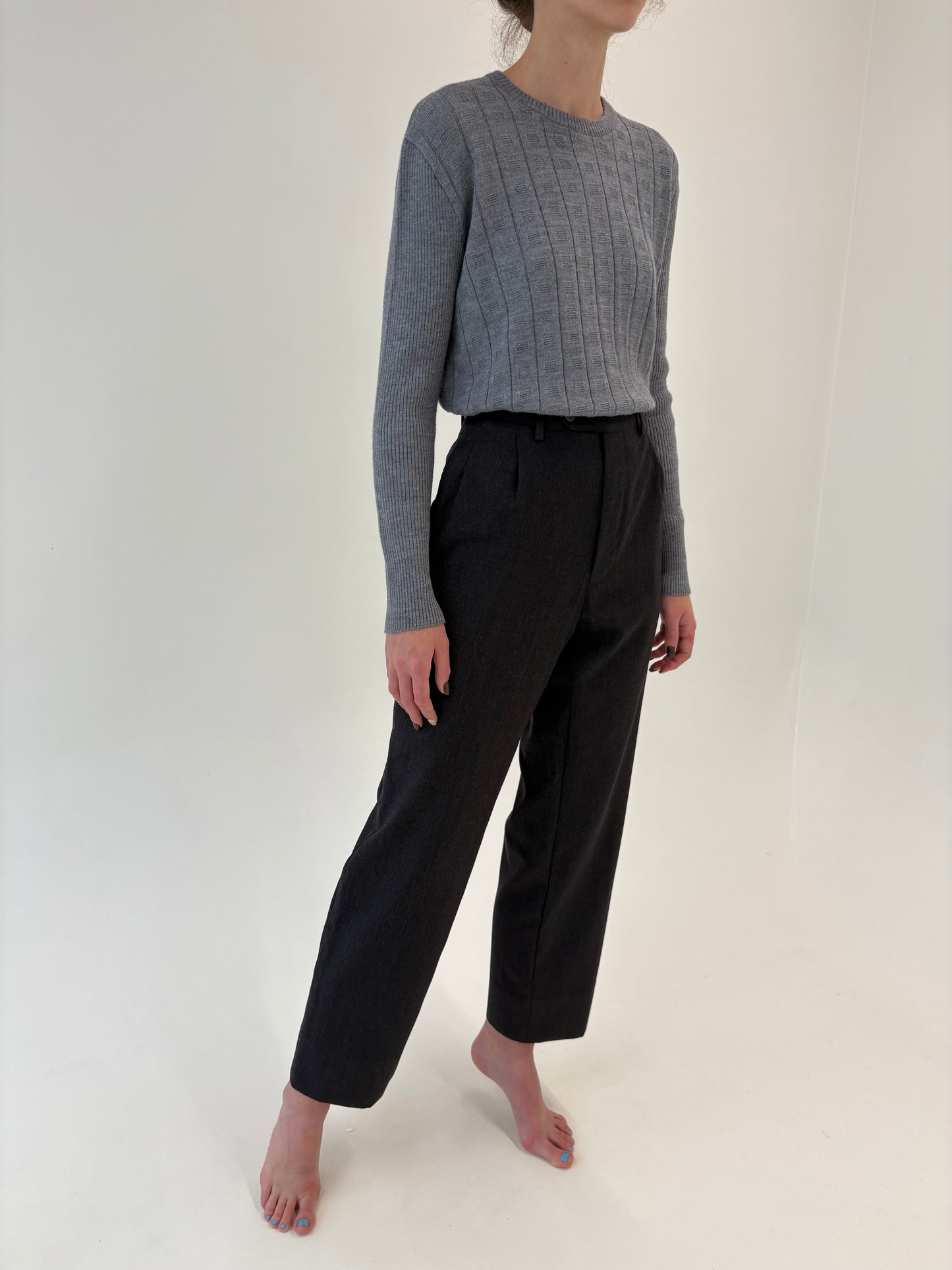 Pantaloni tall in croi actual din lana extrafina tasmaniana cu pense