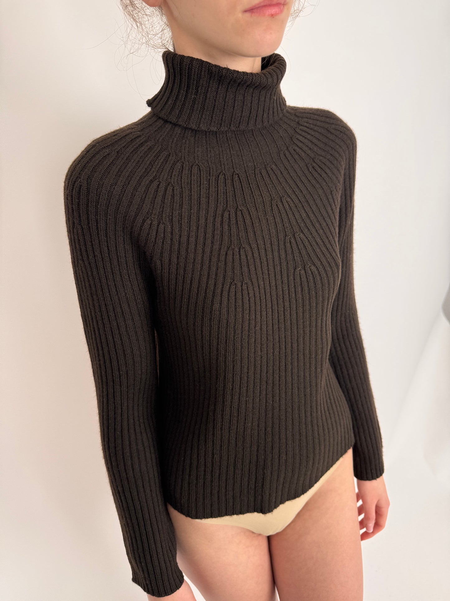 Maleta ribbed din lana merino extrafina dark chocolate brown