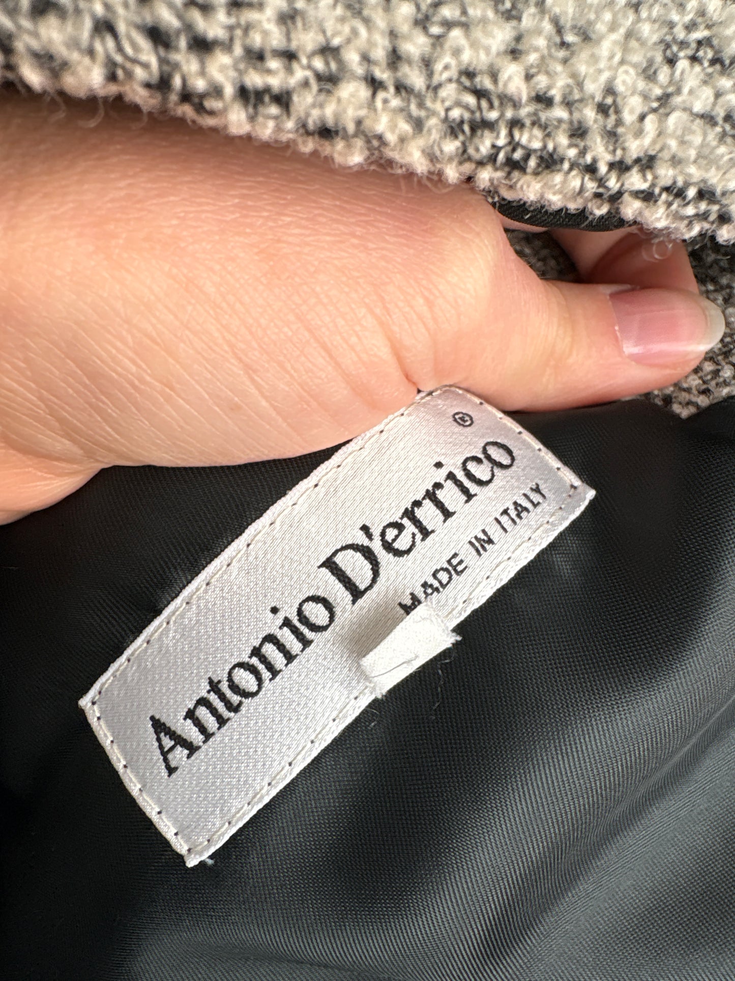 Sacou cambrat cu închidere dublă din boucle subțire silver gray