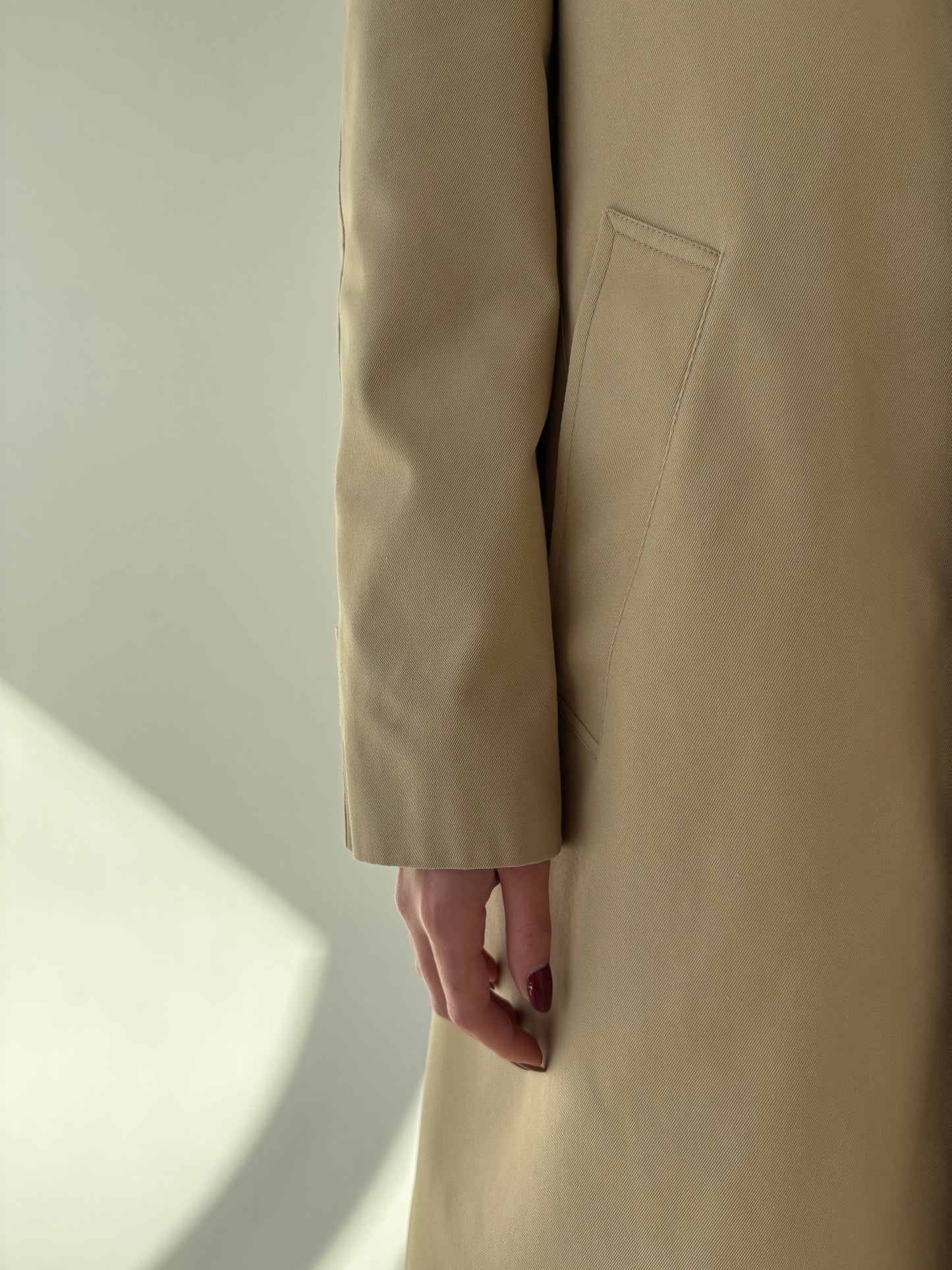 Trench vintage camel din gabardină în croi super revenit în trend impermeabil