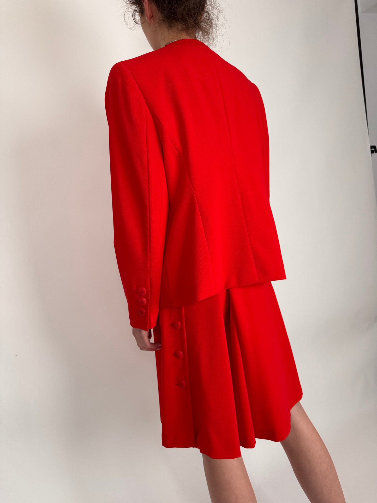 Deux piece vintage de brand luxury Louis Feraud cherry red