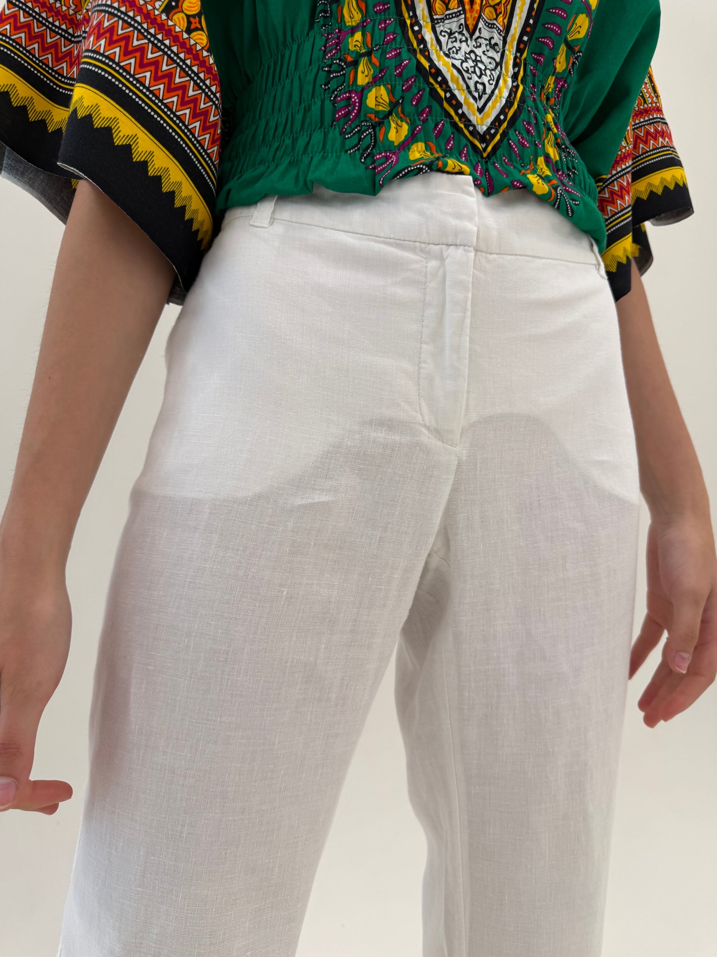 Pantaloni petite din in in croi clasic