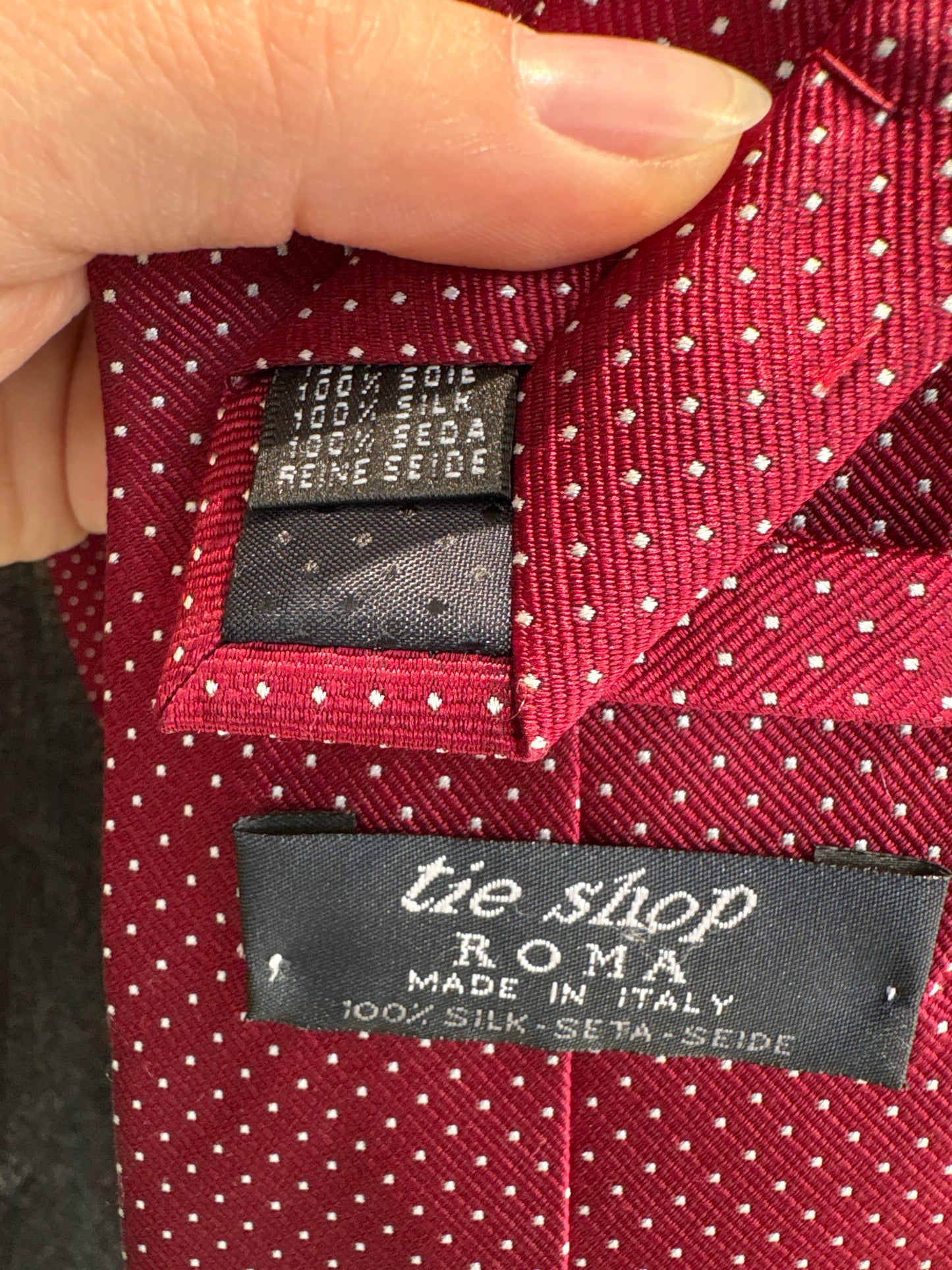 Cravata burgundy cu buline din jacquard de mătase naturală