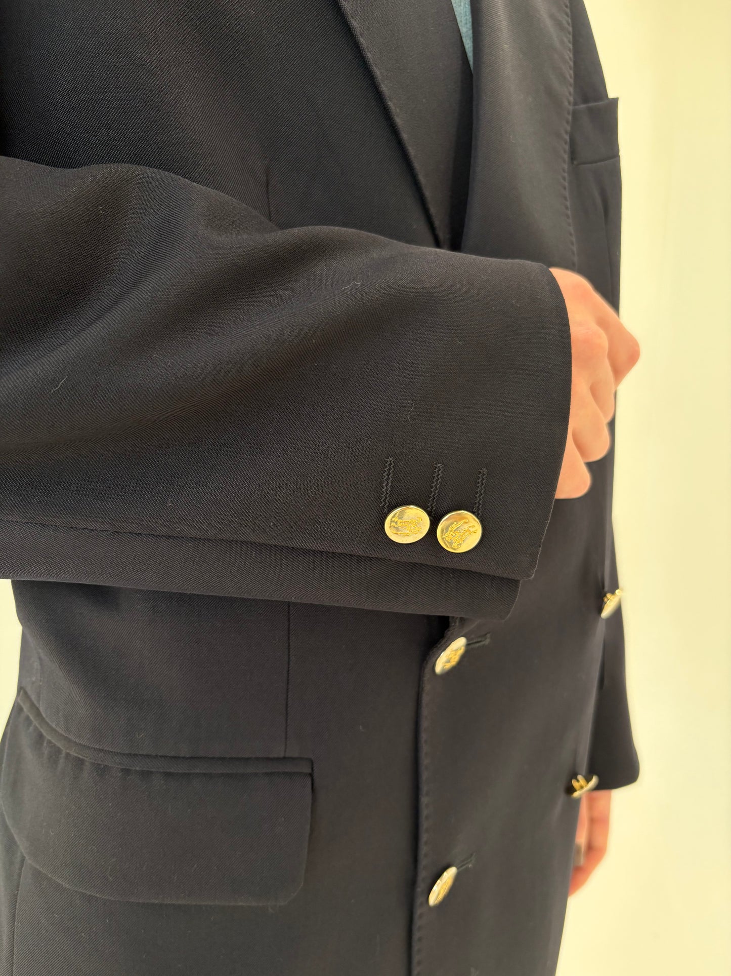 Sacou vintage Burberry cu închidere dublă și nasturi aurii cu logo